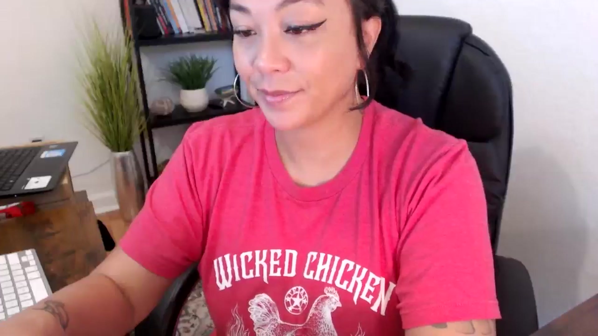 Gallery image thumbnail from MickaylaMinx's myfreecams stream on, 11/13/2024, 18:43 image 16 of 20