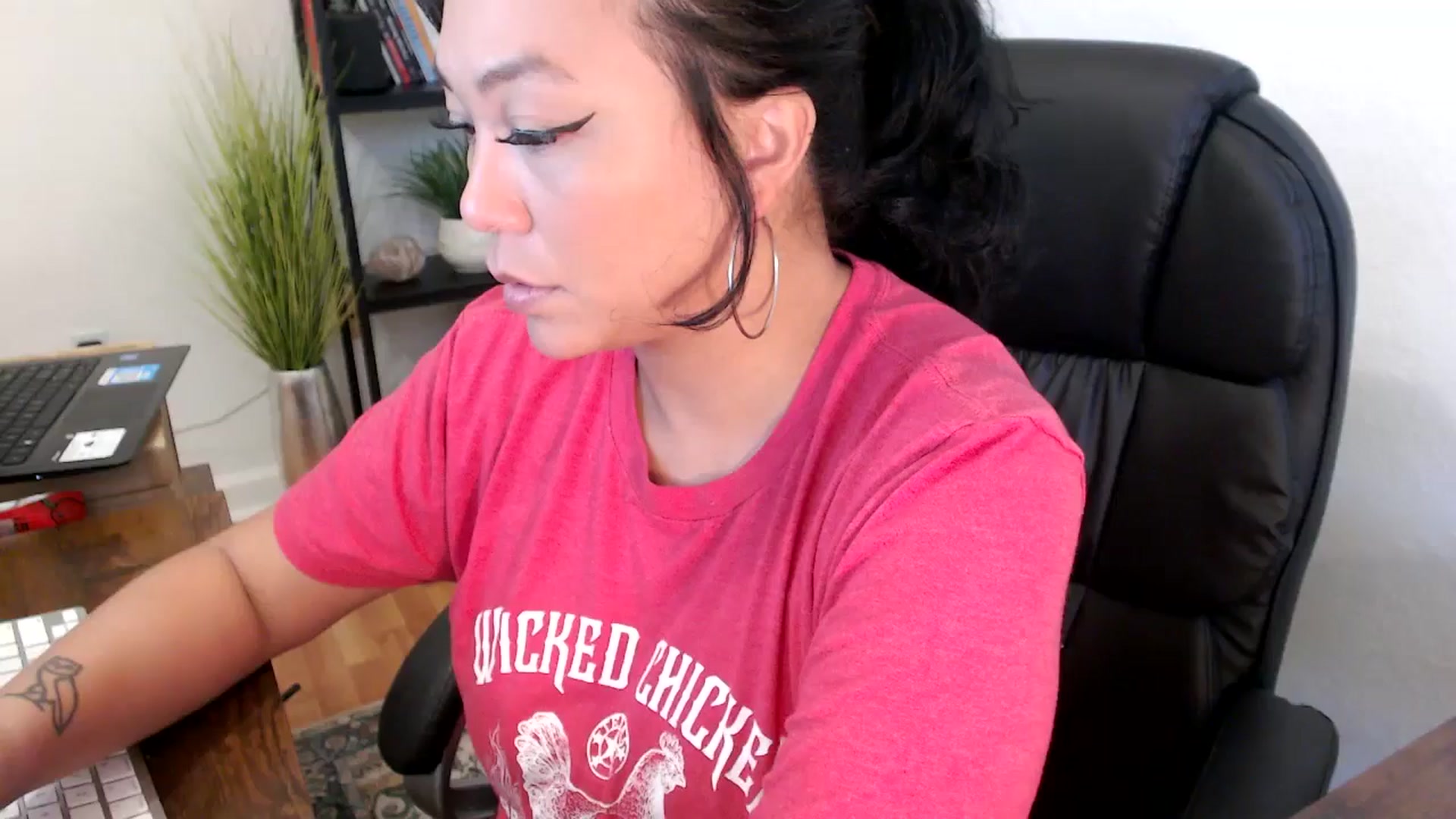 Gallery image thumbnail from MickaylaMinx's myfreecams stream on, 11/13/2024, 18:43 image 19 of 20
