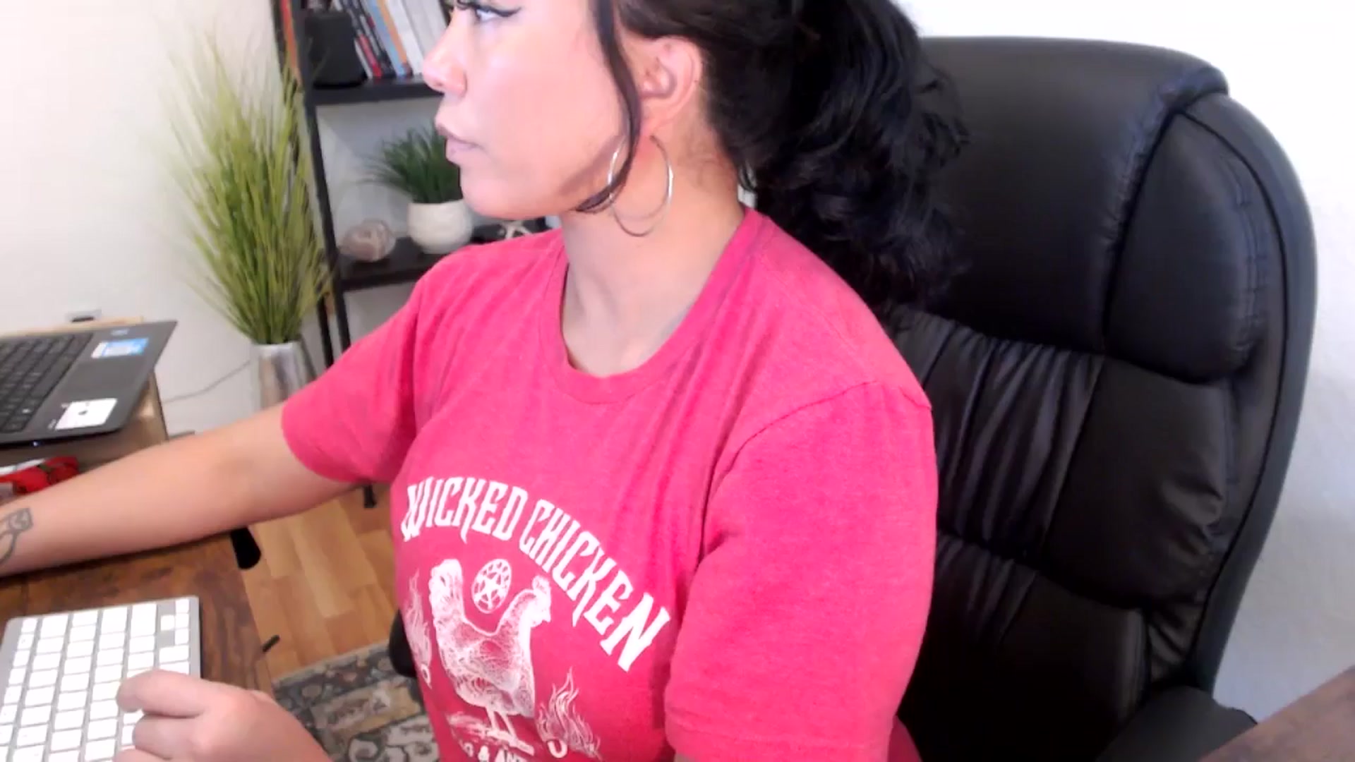 Gallery image thumbnail from MickaylaMinx's myfreecams stream on, 11/13/2024, 18:43 image 8 of 20