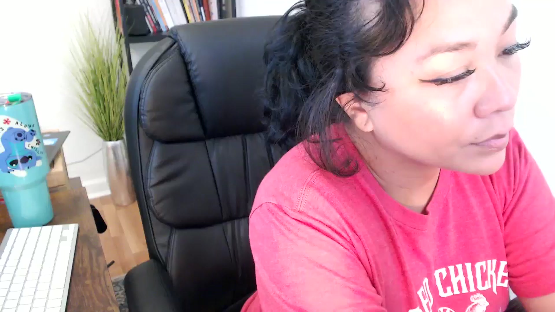 Gallery image thumbnail from MickaylaMinx's myfreecams stream on, 11/13/2024, 20:01 image 15 of 20