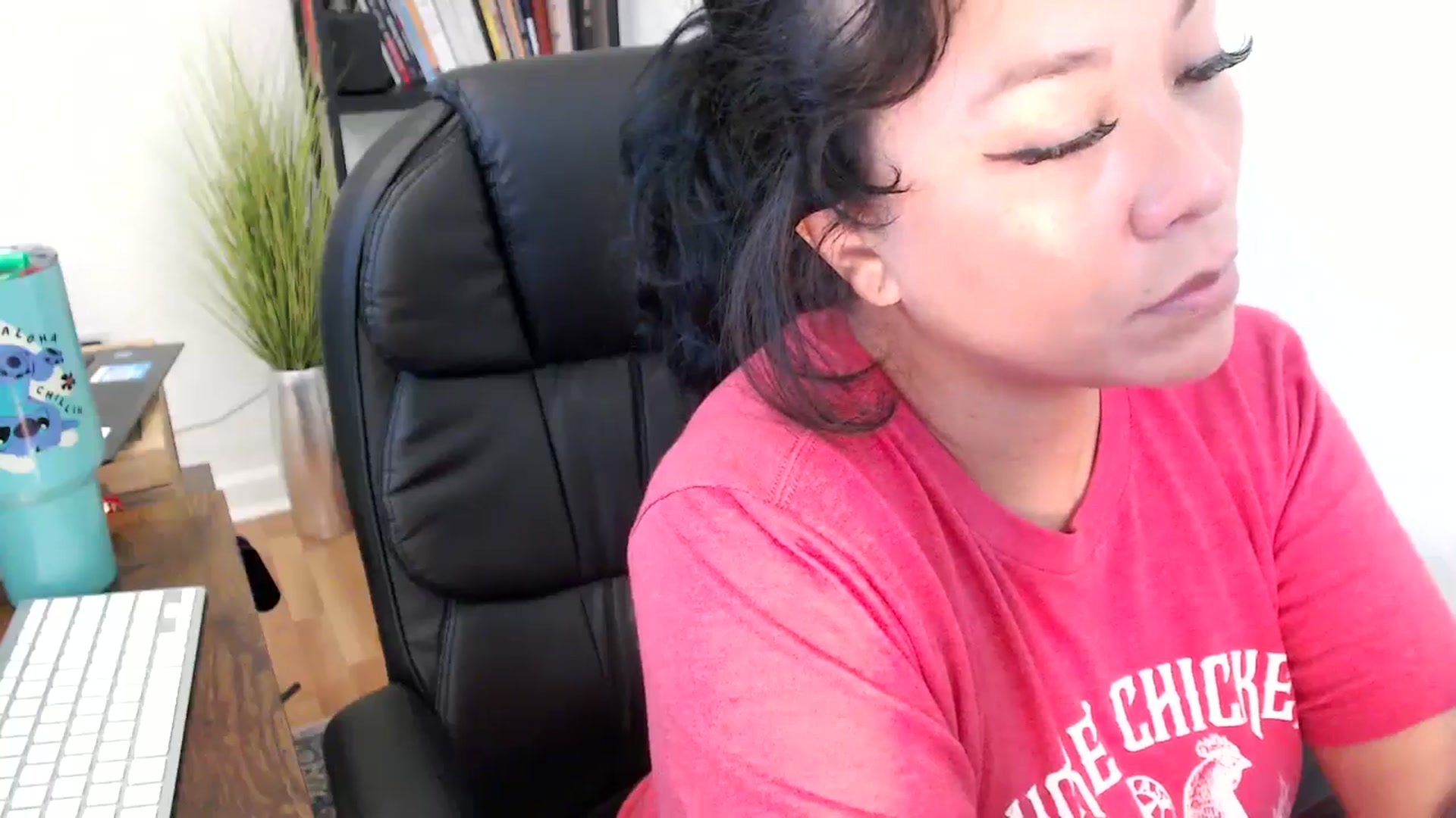 Gallery image thumbnail from MickaylaMinx's myfreecams stream on, 11/13/2024, 20:01 image 19 of 20