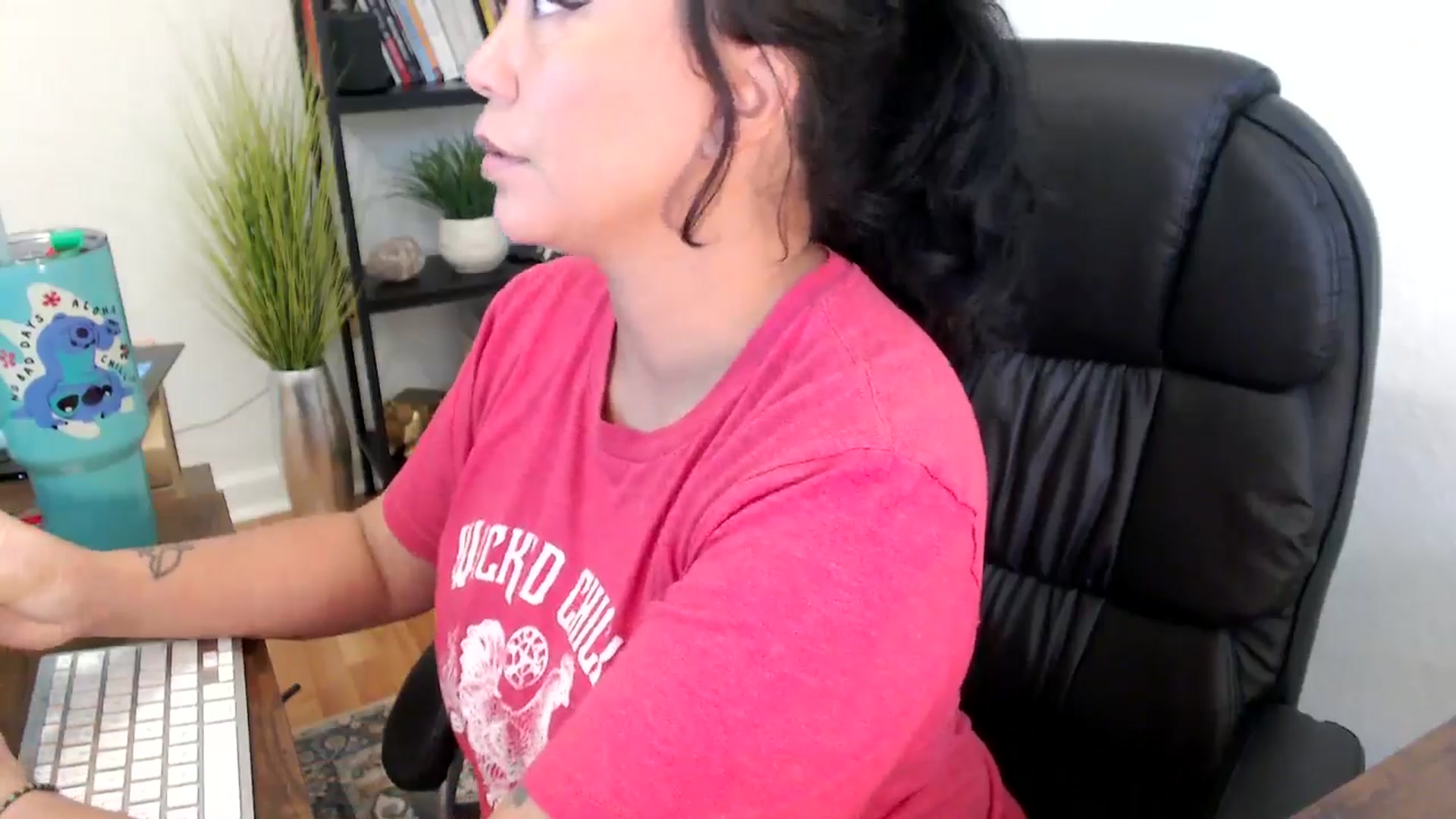 Gallery image thumbnail from MickaylaMinx's myfreecams stream on, 11/13/2024, 20:01 image 2 of 20