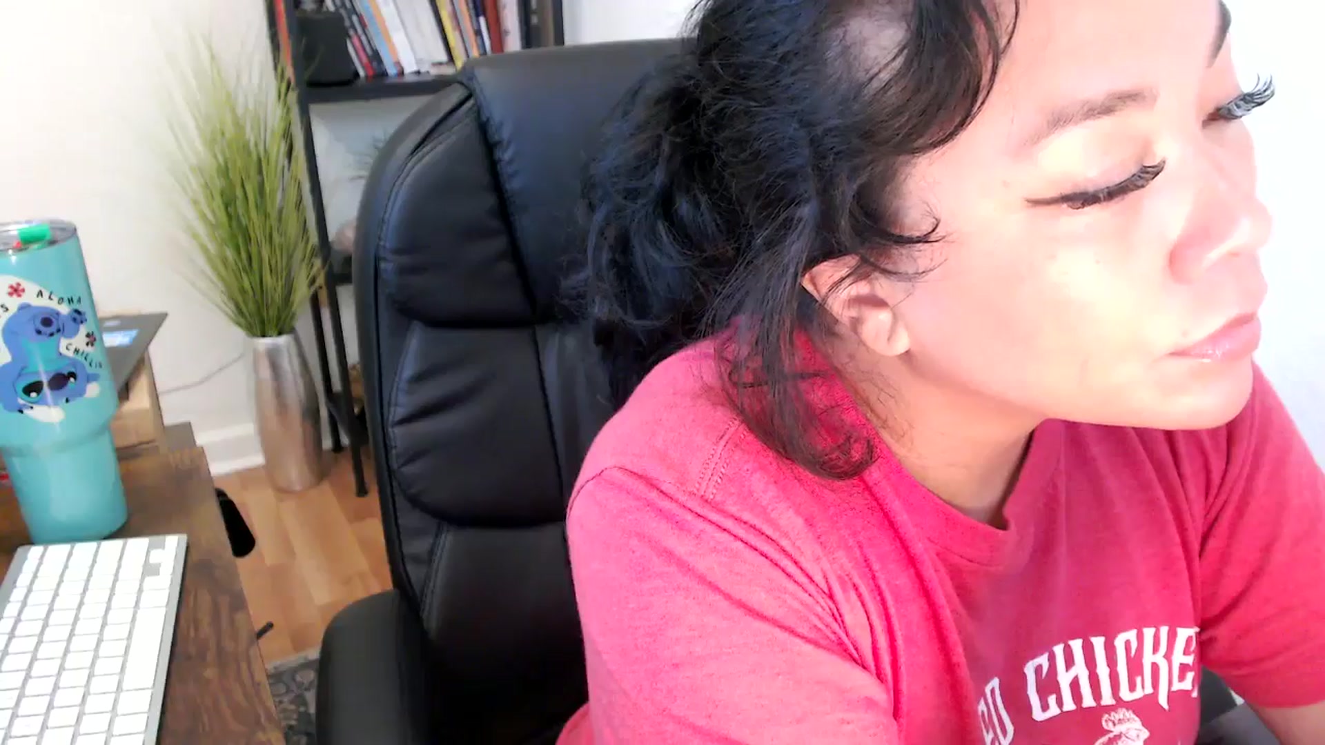 Gallery image thumbnail from MickaylaMinx's myfreecams stream on, 11/13/2024, 20:01 image 14 of 20