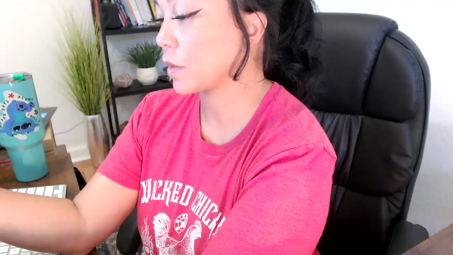 Gallery image thumbnail from MickaylaMinx's myfreecams stream on, 11/13/2024, 20:01 image 8 of 20