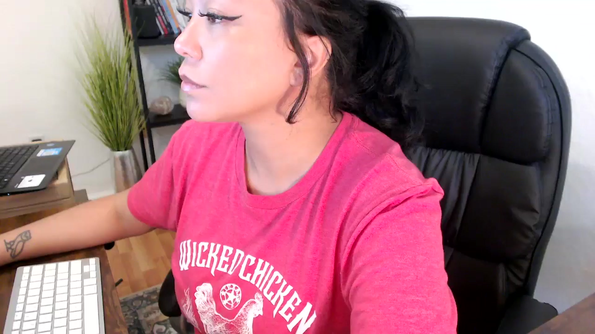 Gallery image thumbnail from MickaylaMinx's myfreecams stream on, 11/13/2024, 20:01 image 1 of 20