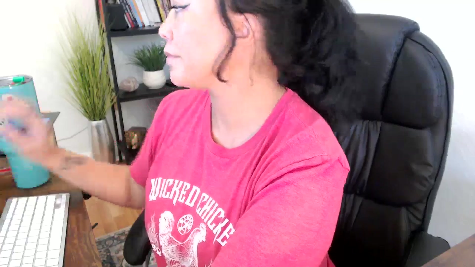 Gallery image thumbnail from MickaylaMinx's myfreecams stream on, 11/13/2024, 20:01 image 9 of 20