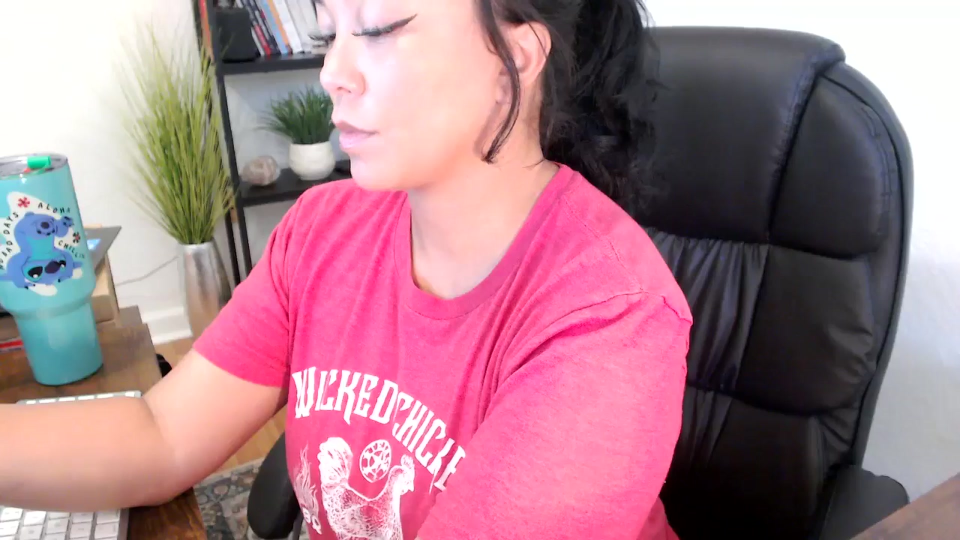 Gallery image thumbnail from MickaylaMinx's myfreecams stream on, 11/13/2024, 20:01 image 7 of 20