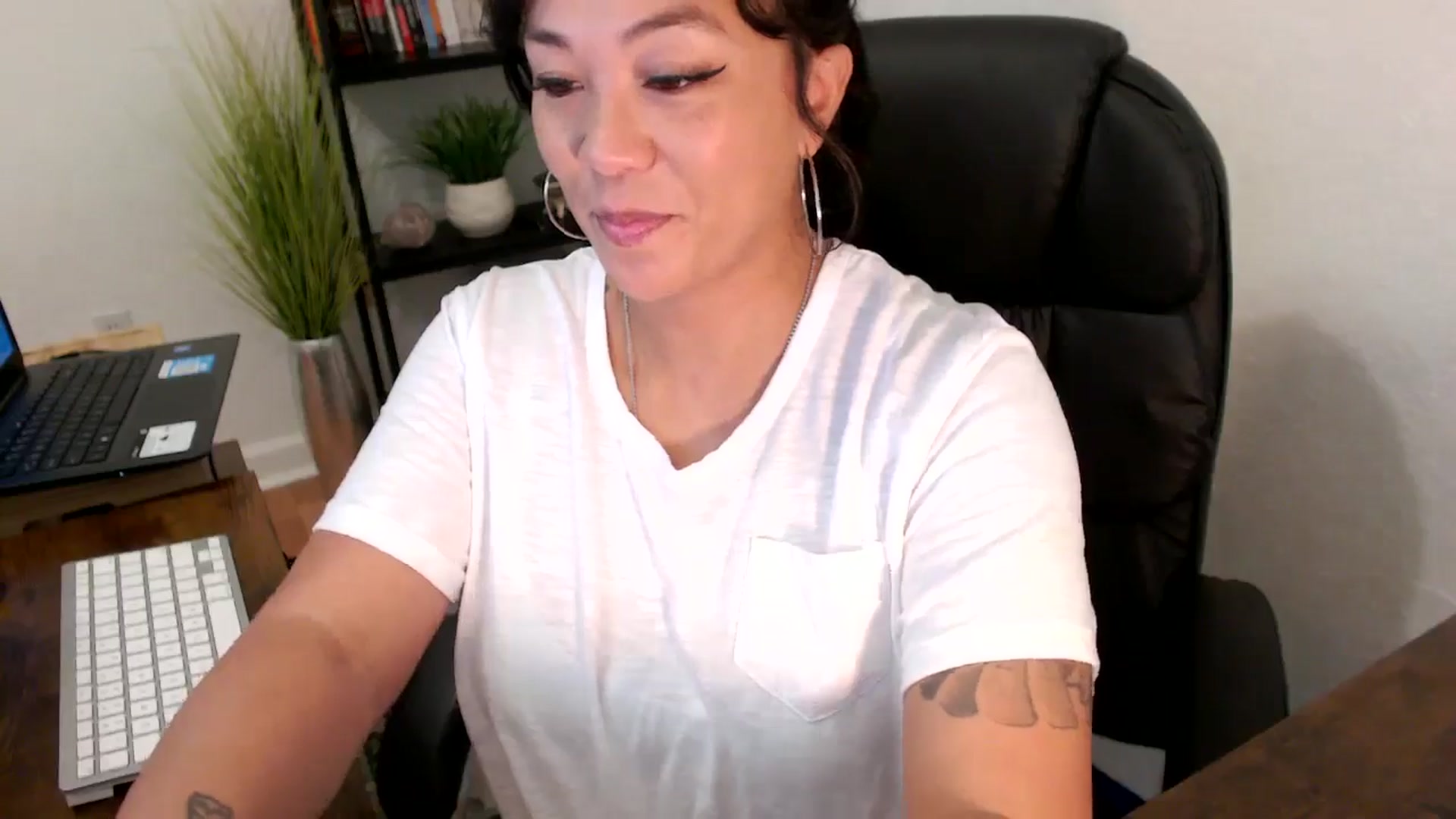 Gallery image thumbnail from MickaylaMinx's myfreecams stream on, 11/14/2024, 16:51 image 2 of 20