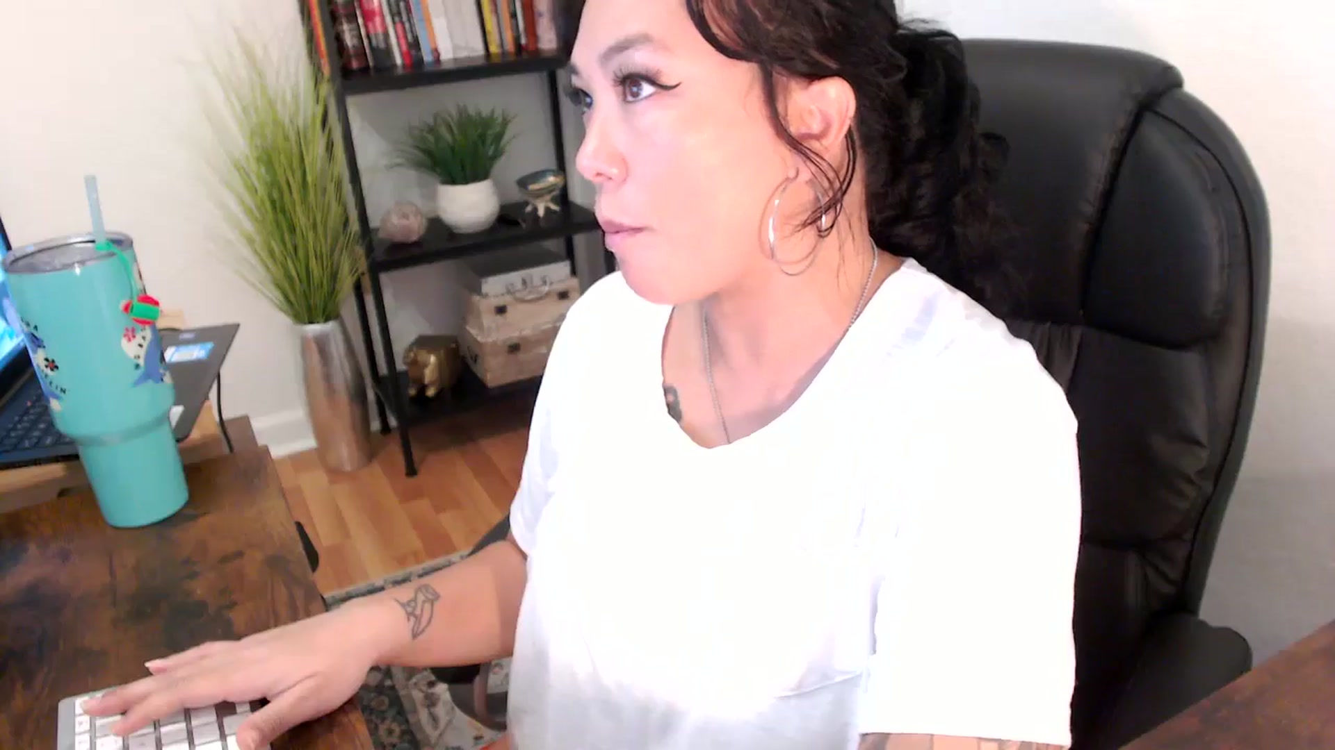 Gallery image thumbnail from MickaylaMinx's myfreecams stream on, 11/14/2024, 16:51 image 16 of 20