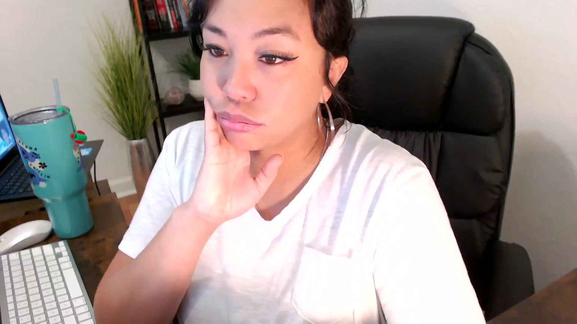 Gallery image thumbnail from MickaylaMinx's myfreecams stream on, 11/14/2024, 16:51 image 9 of 20