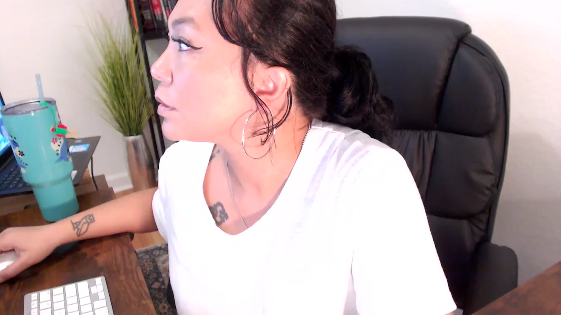 Gallery image thumbnail from MickaylaMinx's myfreecams stream on, 11/14/2024, 16:51 image 20 of 20