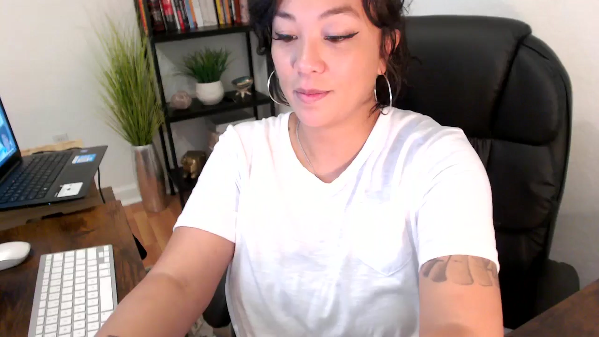 Gallery image thumbnail from MickaylaMinx's myfreecams stream on, 11/14/2024, 18:29 image 9 of 20