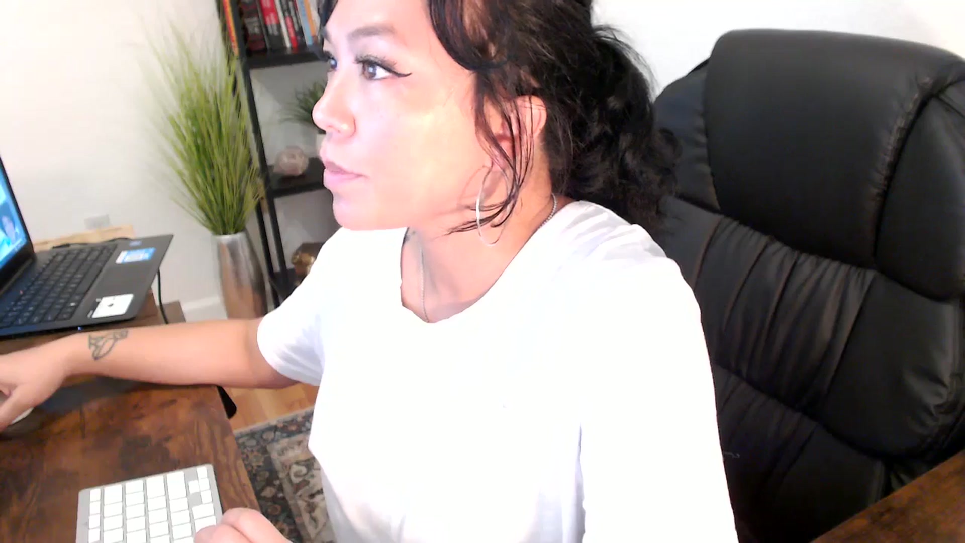 Gallery image thumbnail from MickaylaMinx's myfreecams stream on, 11/14/2024, 18:29 image 11 of 20