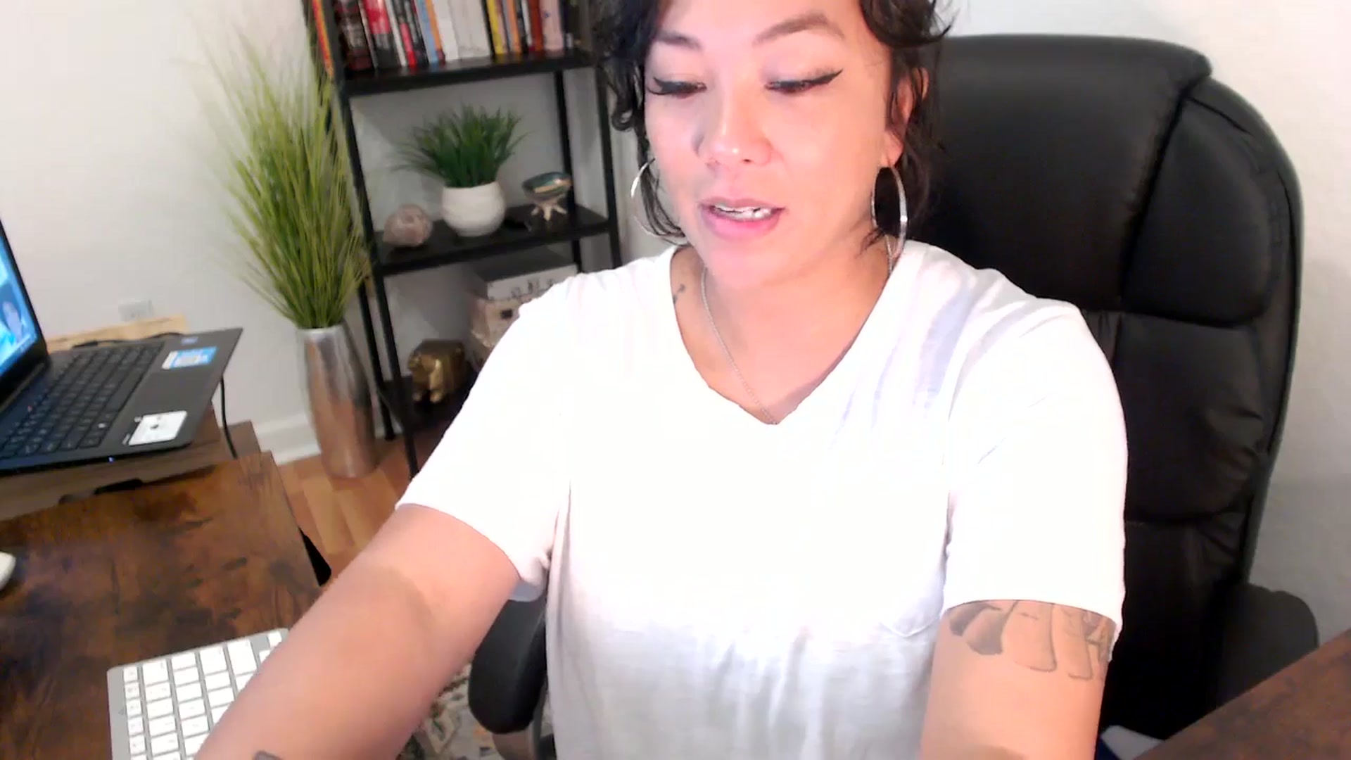 Gallery image thumbnail from MickaylaMinx's myfreecams stream on, 11/14/2024, 18:29 image 17 of 20
