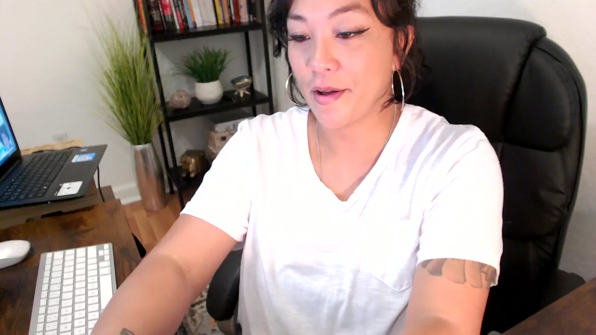 Gallery image thumbnail from MickaylaMinx's myfreecams stream on, 11/14/2024, 18:29 image 1 of 20
