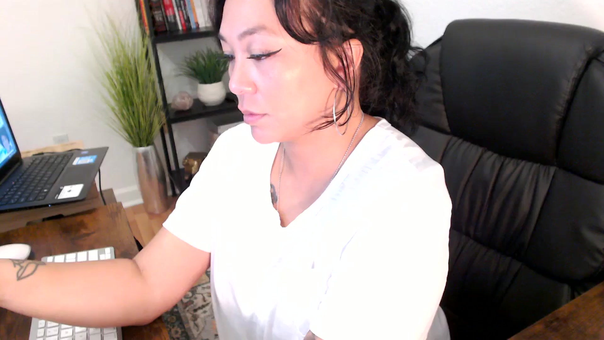 Gallery image thumbnail from MickaylaMinx's myfreecams stream on, 11/14/2024, 18:29 image 3 of 20