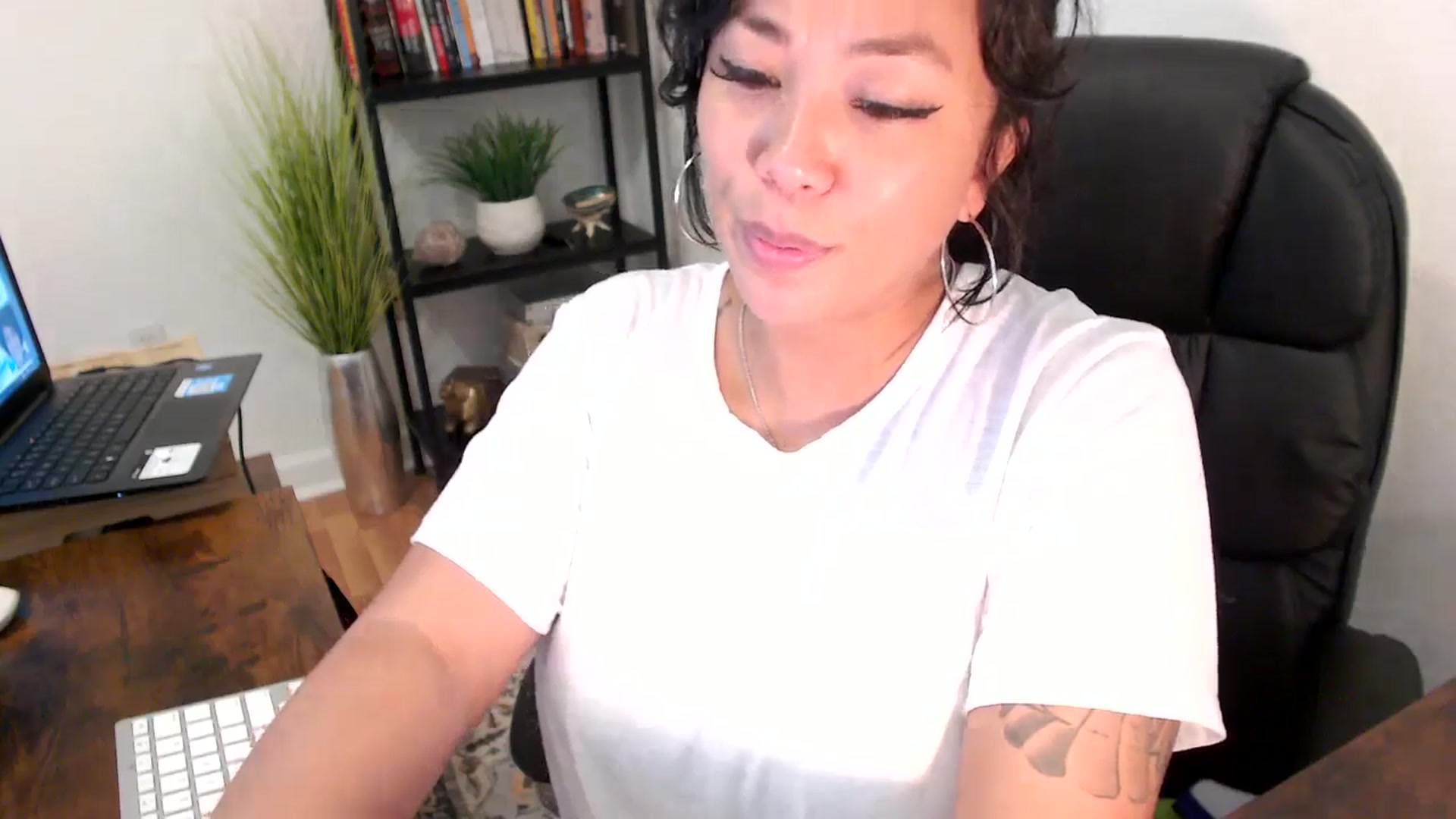 Gallery image thumbnail from MickaylaMinx's myfreecams stream on, 11/14/2024, 18:29 image 18 of 20