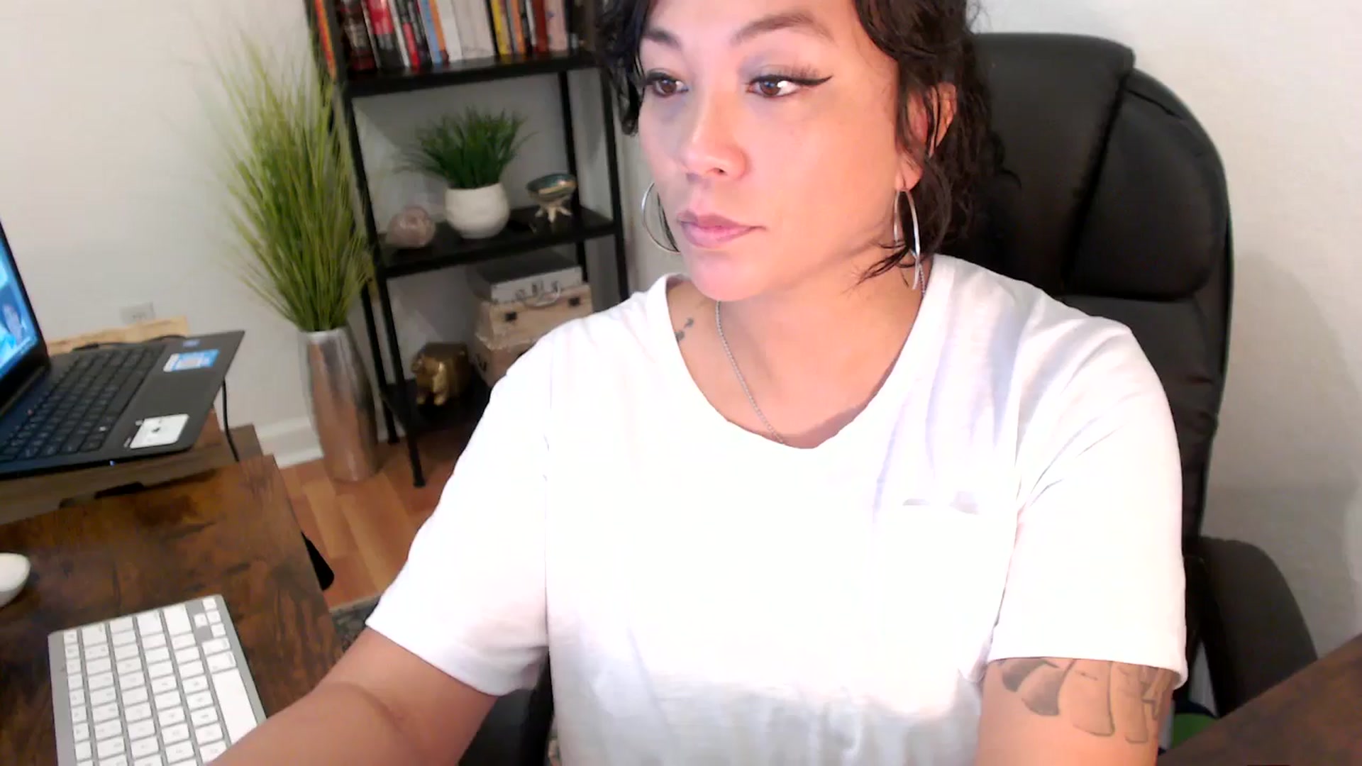 Gallery image thumbnail from MickaylaMinx's myfreecams stream on, 11/14/2024, 18:29 image 12 of 20