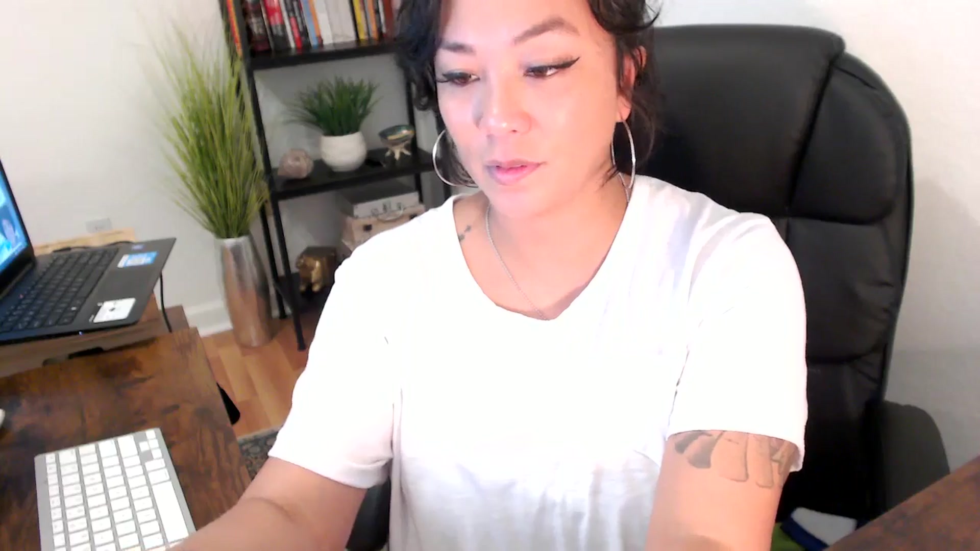 Gallery image thumbnail from MickaylaMinx's myfreecams stream on, 11/14/2024, 18:29 image 15 of 20