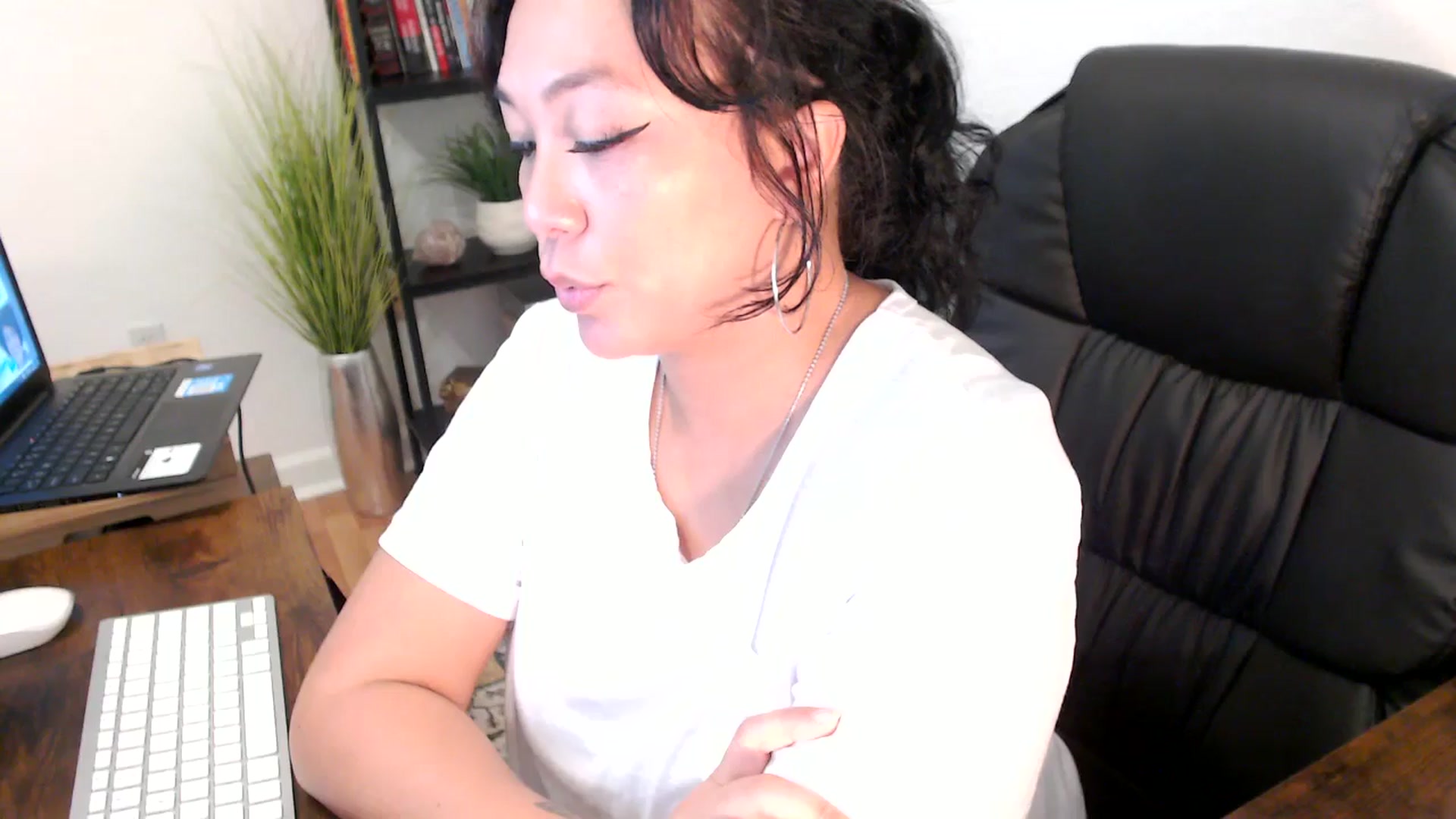 Gallery image thumbnail from MickaylaMinx's myfreecams stream on, 11/14/2024, 18:29 image 4 of 20