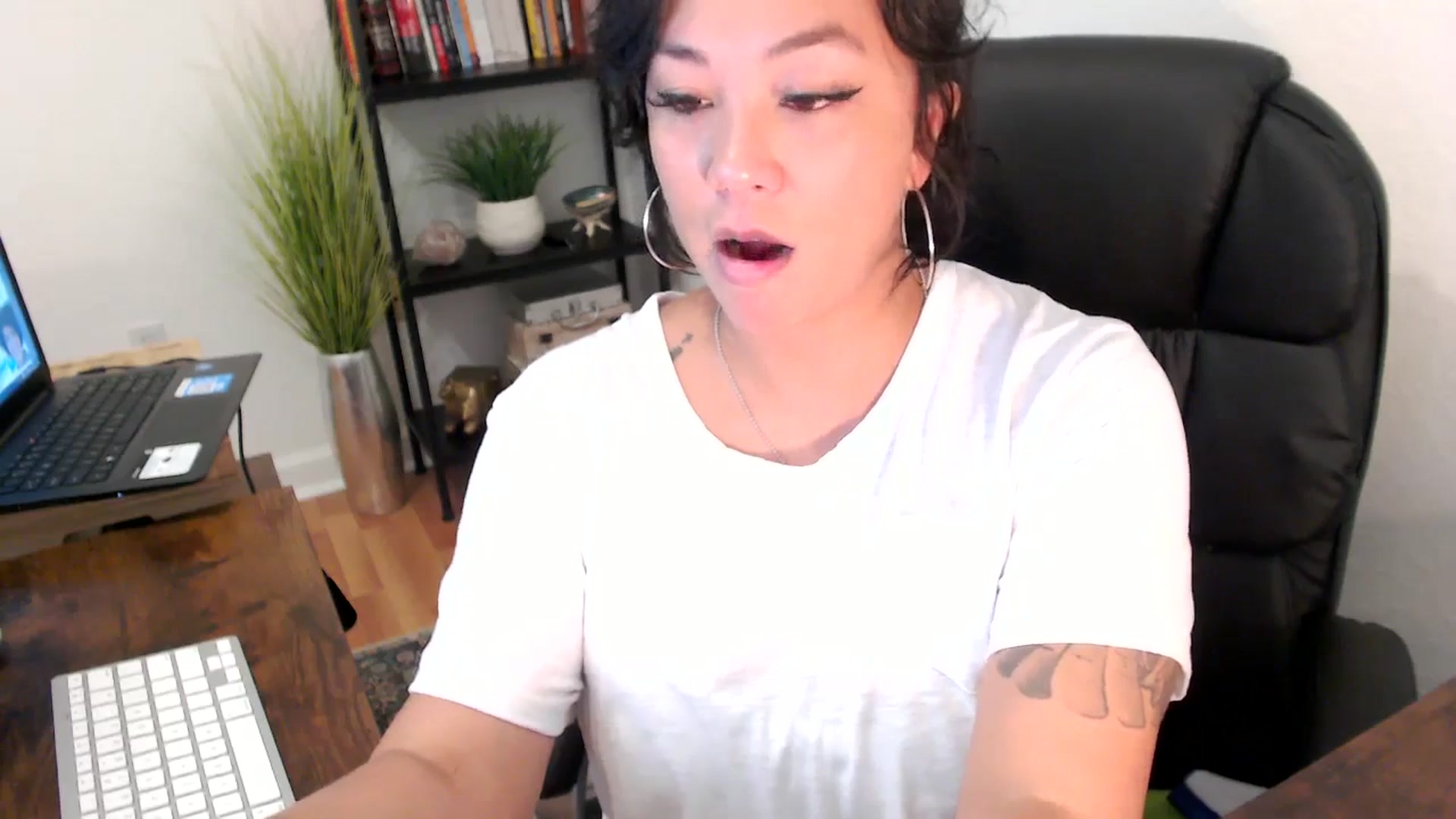 Gallery image thumbnail from MickaylaMinx's myfreecams stream on, 11/14/2024, 18:29 image 14 of 20