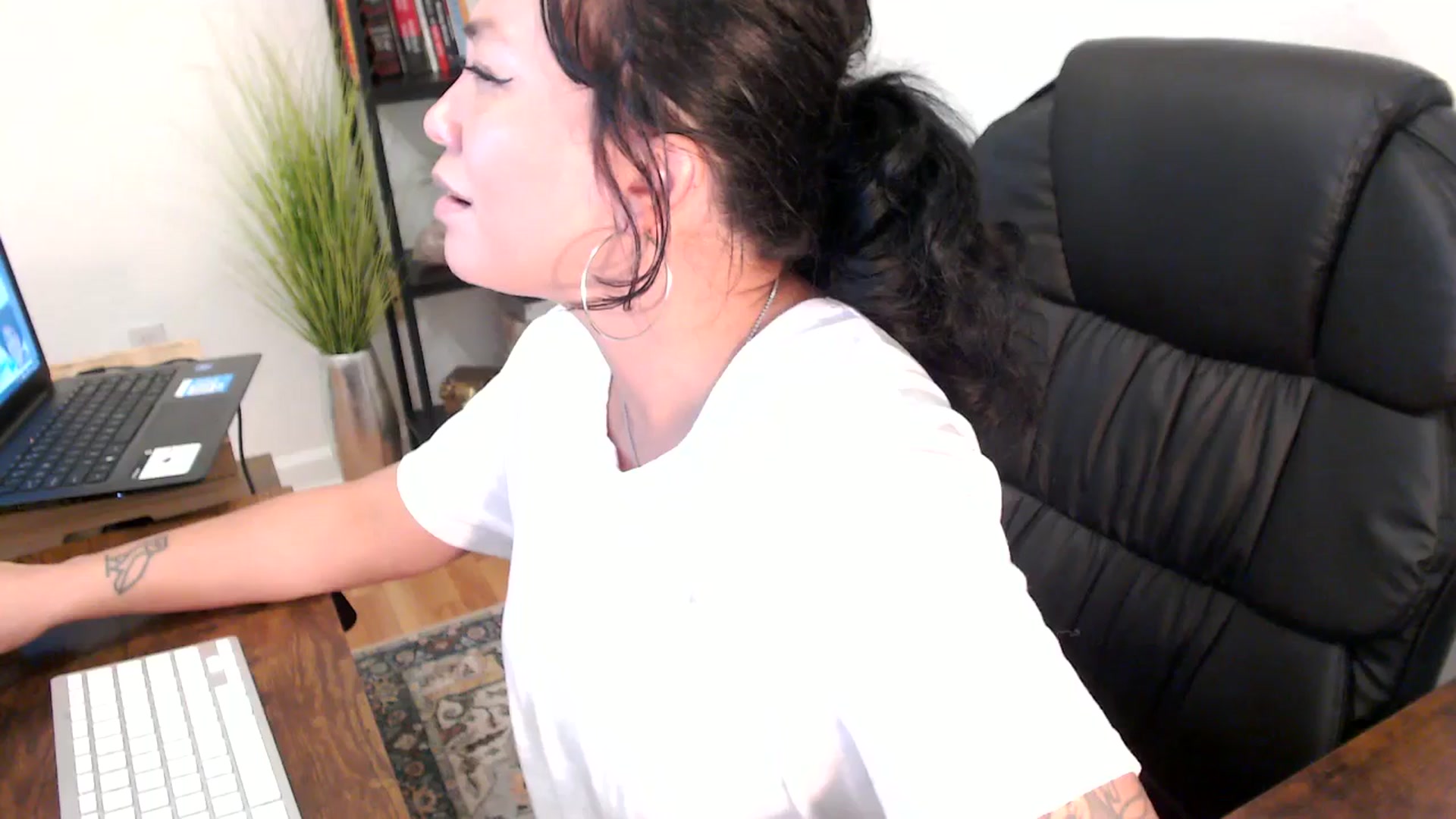 Gallery image thumbnail from MickaylaMinx's myfreecams stream on, 11/14/2024, 18:29 image 13 of 20