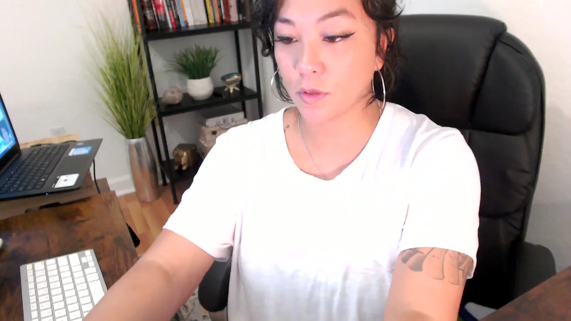 Gallery image thumbnail from MickaylaMinx's myfreecams stream on, 11/14/2024, 18:29 image 16 of 20