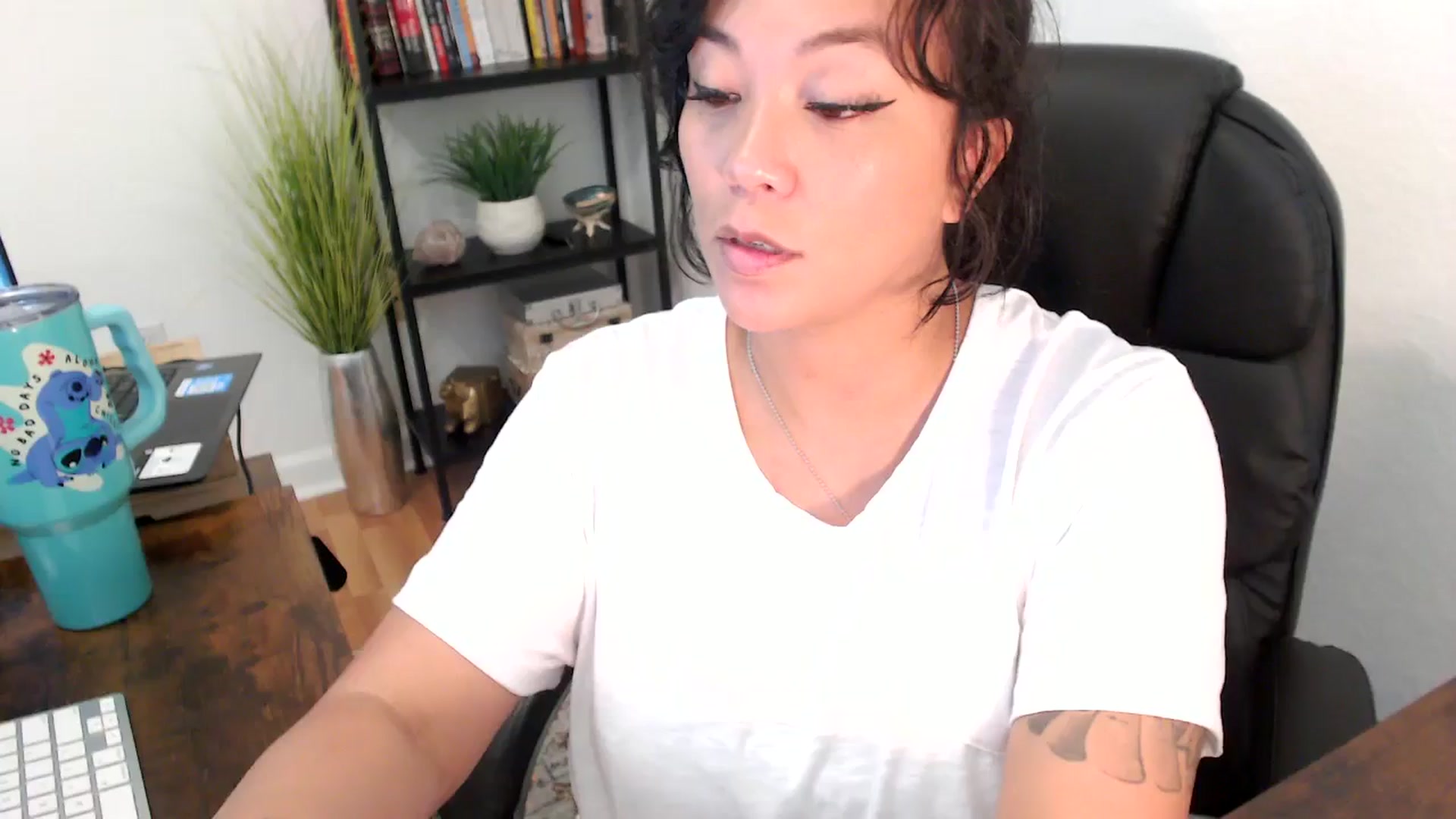 Gallery image thumbnail from MickaylaMinx's myfreecams stream on, 11/14/2024, 20:59 image 10 of 20