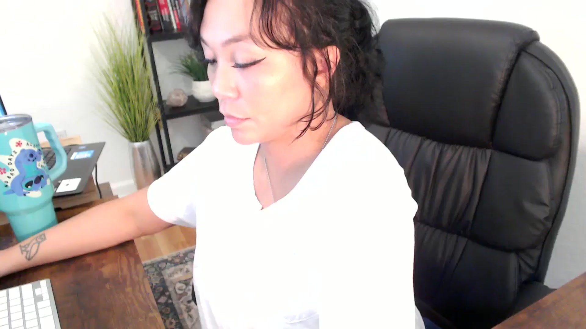 Gallery image thumbnail from MickaylaMinx's myfreecams stream on, 11/14/2024, 20:59 image 6 of 20