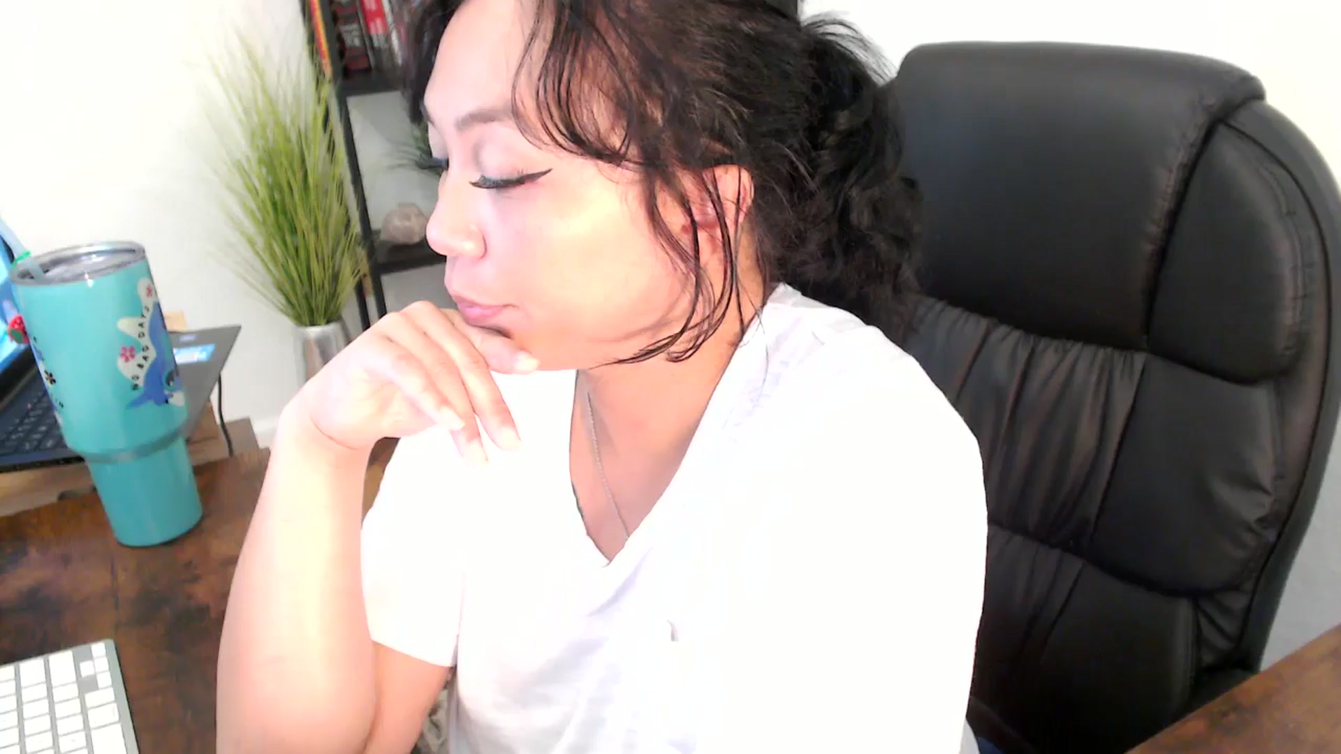 Gallery image thumbnail from MickaylaMinx's myfreecams stream on, 11/14/2024, 20:59 image 12 of 20
