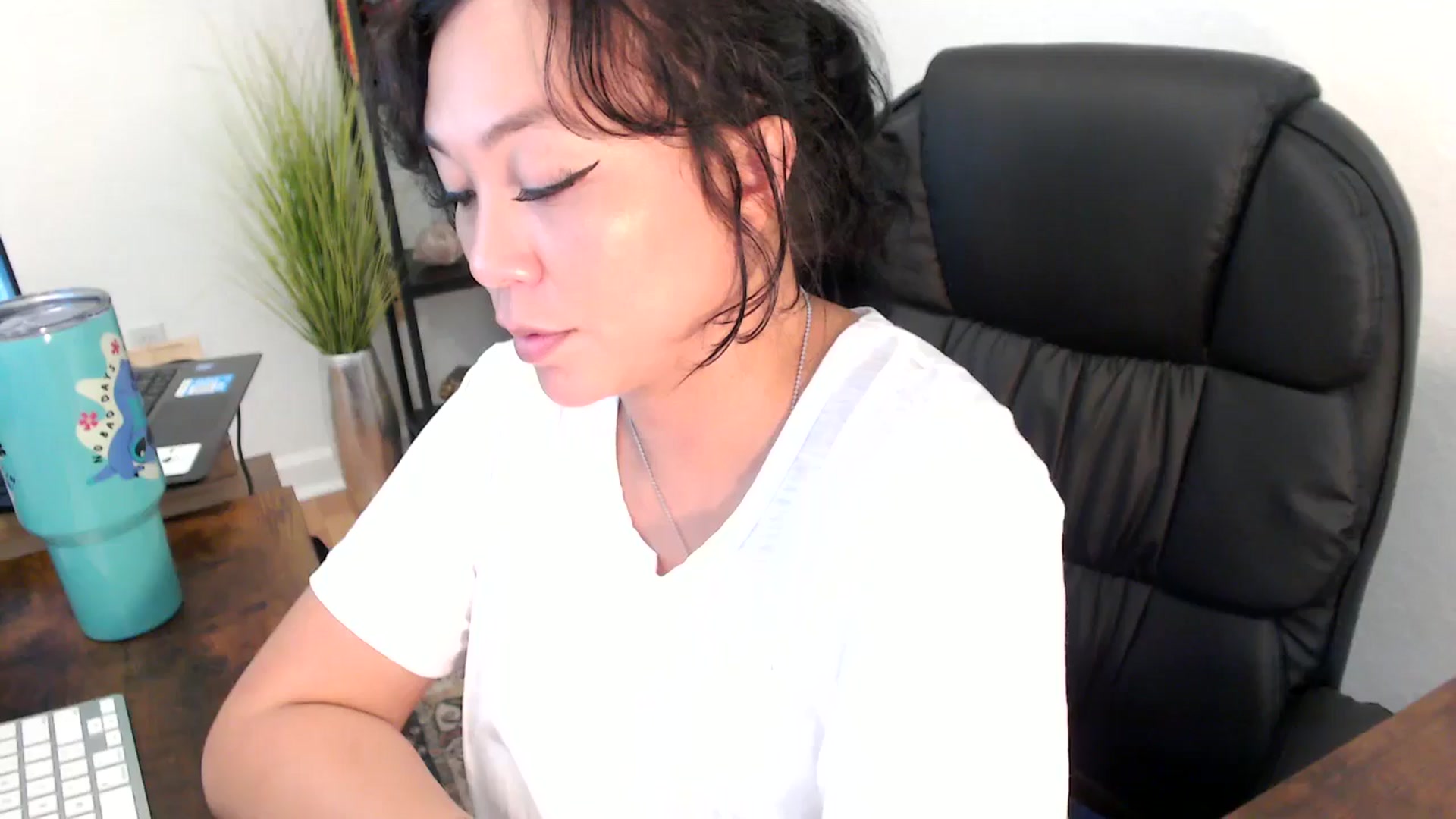 Gallery image thumbnail from MickaylaMinx's myfreecams stream on, 11/14/2024, 20:59 image 3 of 20