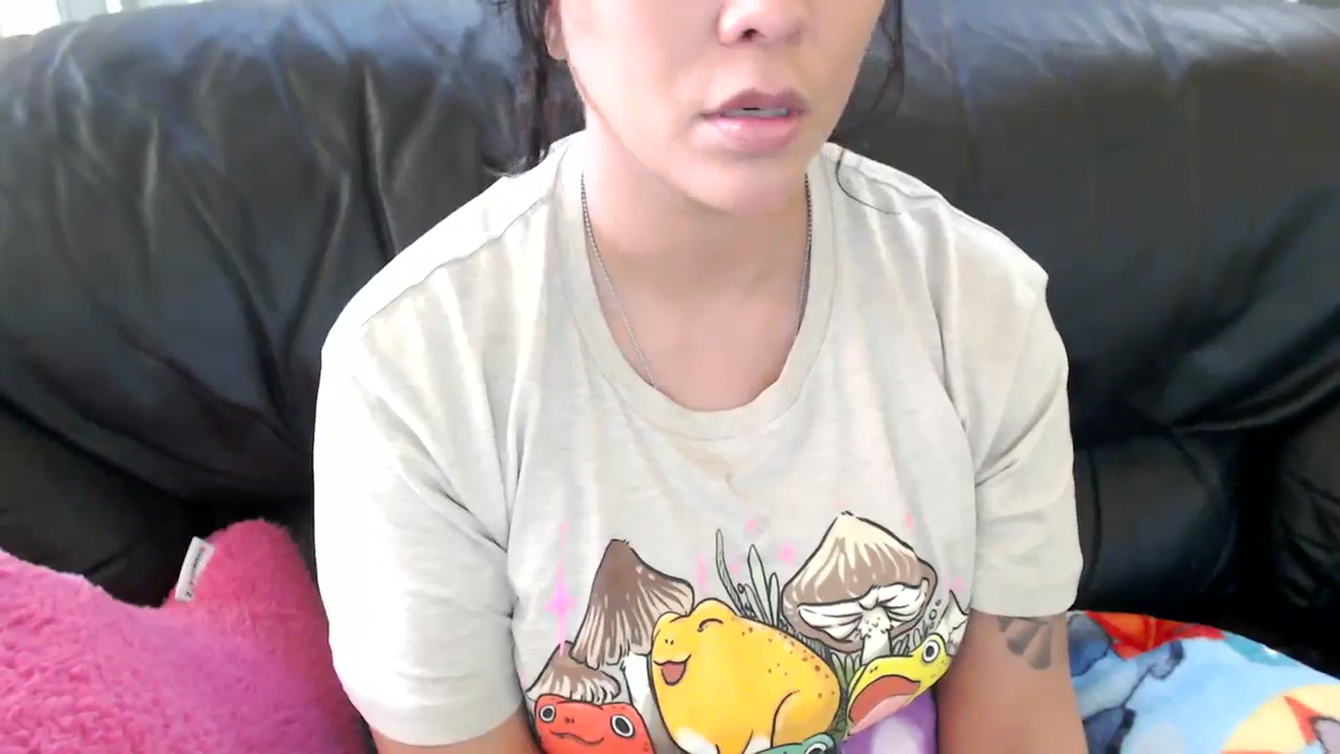 Gallery image thumbnail from MickaylaMinx's myfreecams stream on, 11/16/2024, 19:38 image 6 of 20