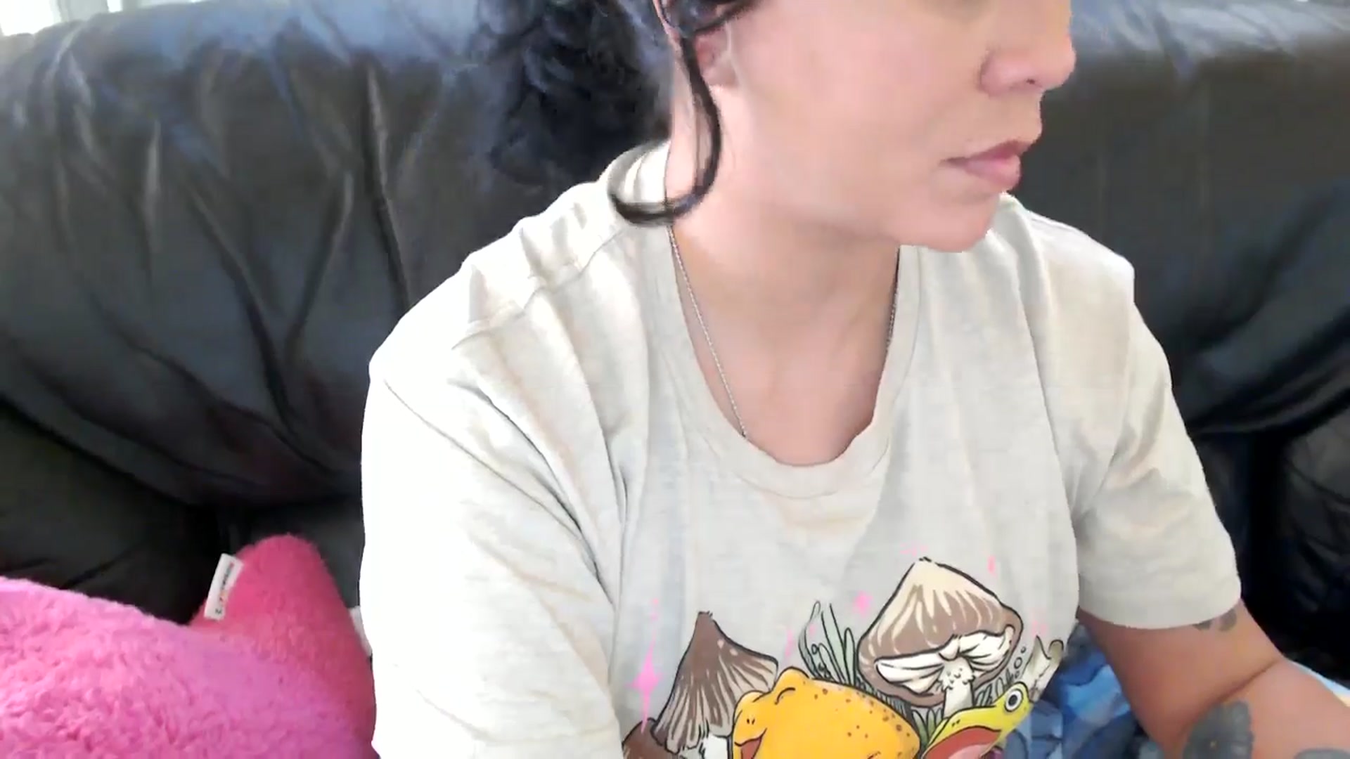 Gallery image thumbnail from MickaylaMinx's myfreecams stream on, 11/16/2024, 19:38 image 7 of 20