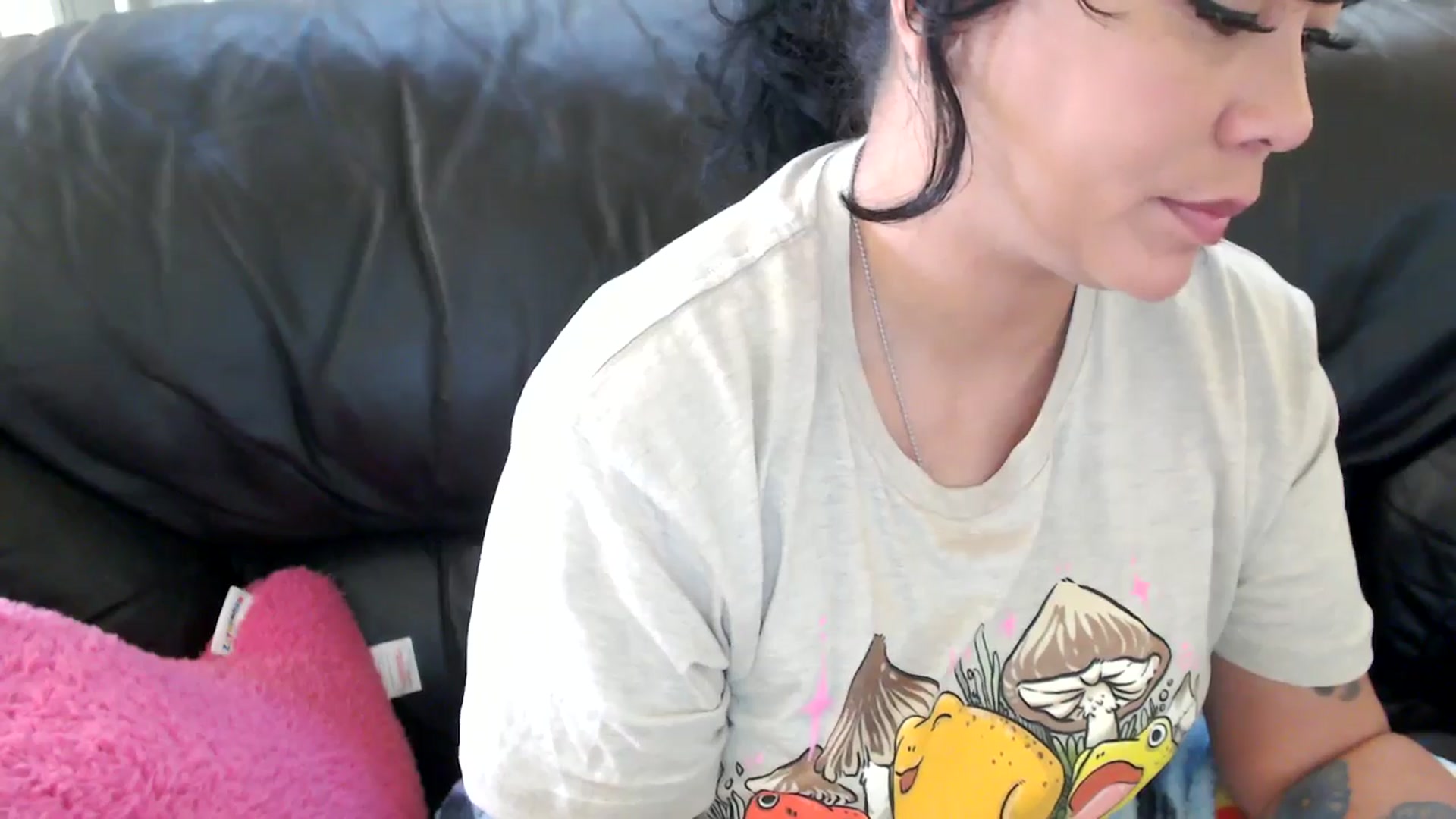 Gallery image thumbnail from MickaylaMinx's myfreecams stream on, 11/16/2024, 19:38 image 18 of 20