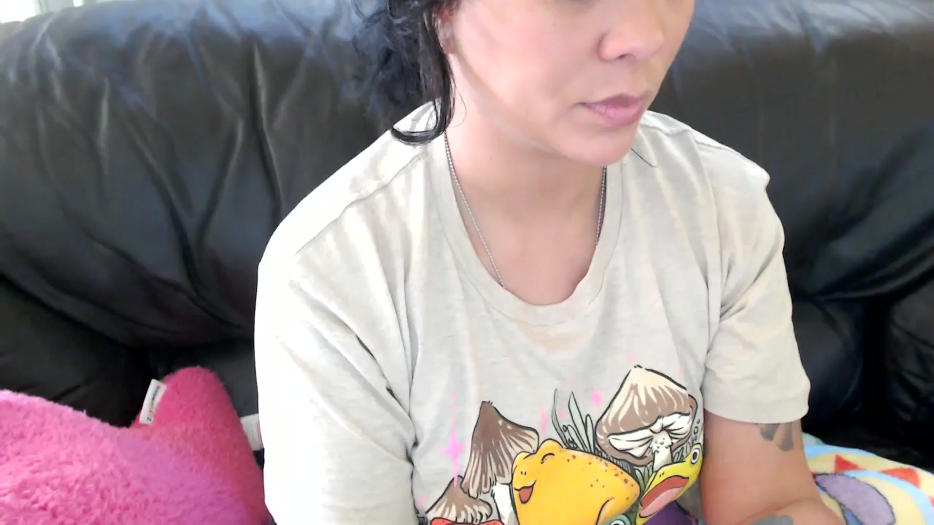 Gallery image thumbnail from MickaylaMinx's myfreecams stream on, 11/16/2024, 19:38 image 12 of 20