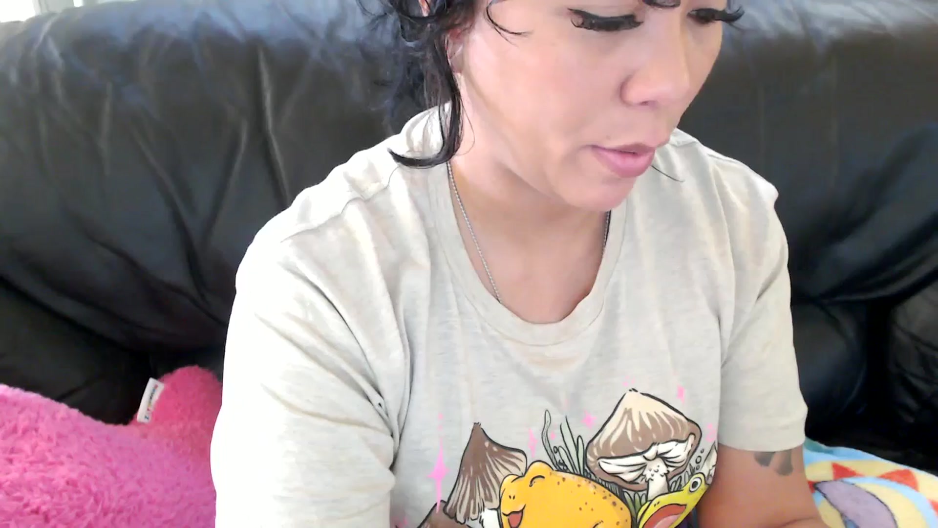 Gallery image thumbnail from MickaylaMinx's myfreecams stream on, 11/16/2024, 19:38 image 19 of 20
