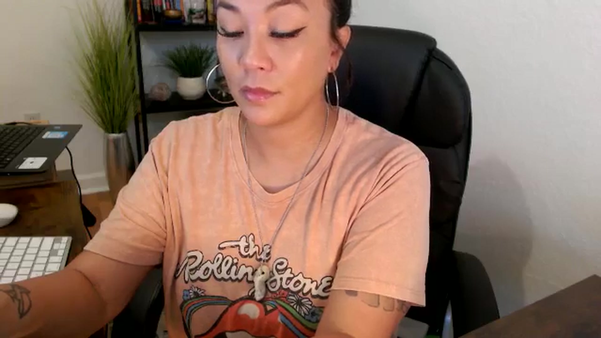 Gallery image thumbnail from MickaylaMinx's myfreecams stream on, 11/19/2024, 15:32 image 13 of 20