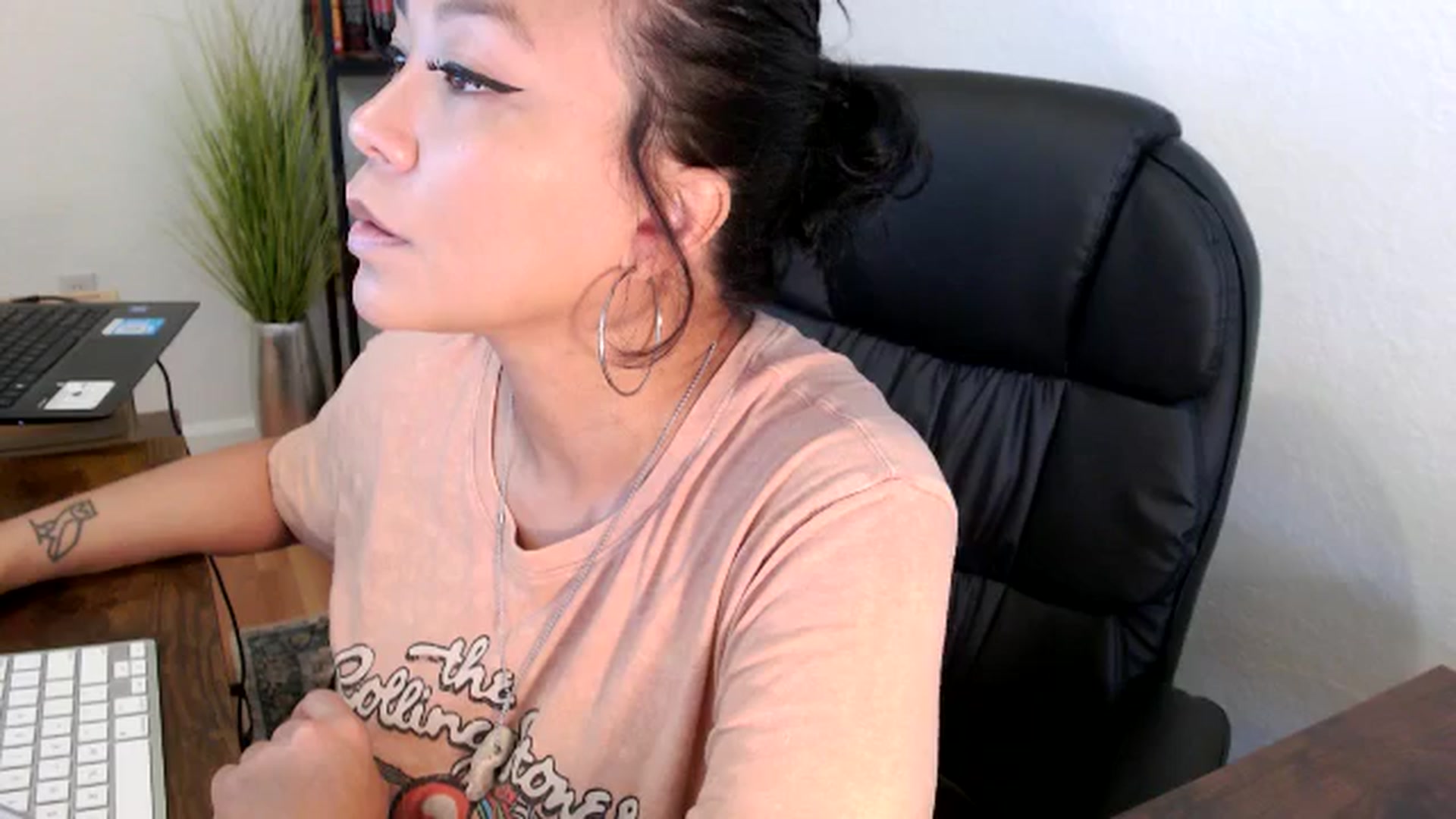 Gallery image thumbnail from MickaylaMinx's myfreecams stream on, 11/19/2024, 15:32 image 20 of 20
