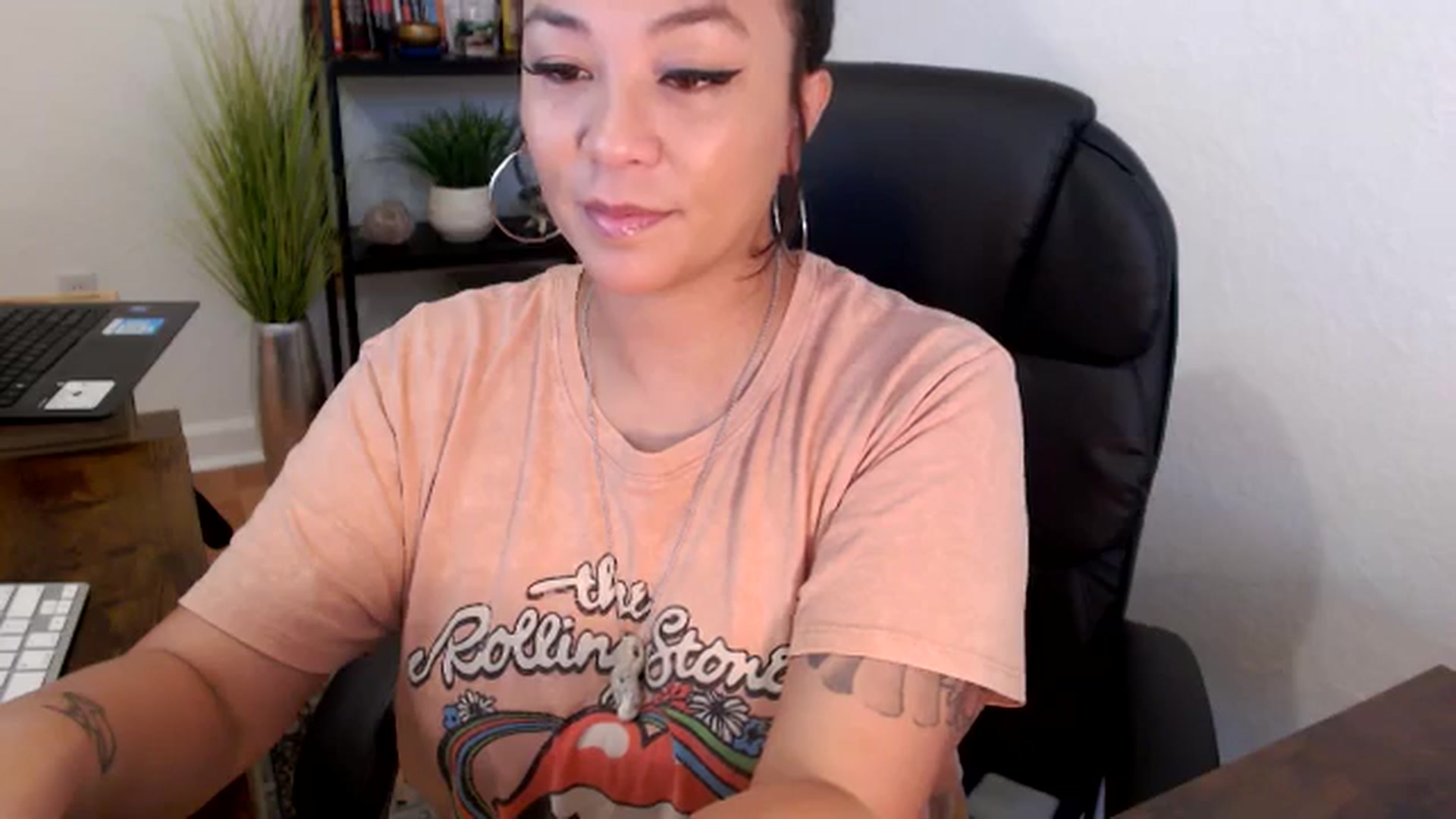 Gallery image thumbnail from MickaylaMinx's myfreecams stream on, 11/19/2024, 15:32 image 3 of 20