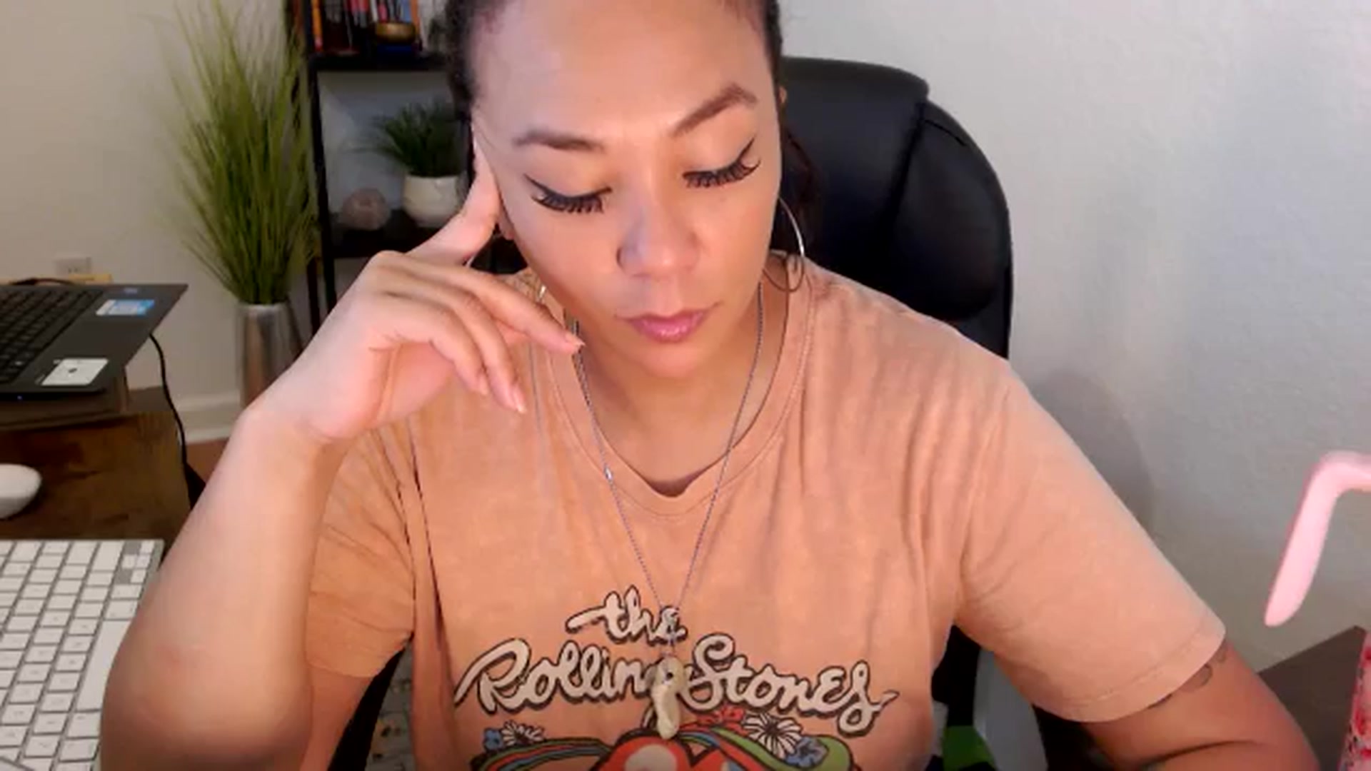 Gallery image thumbnail from MickaylaMinx's myfreecams stream on, 11/19/2024, 15:32 image 15 of 20