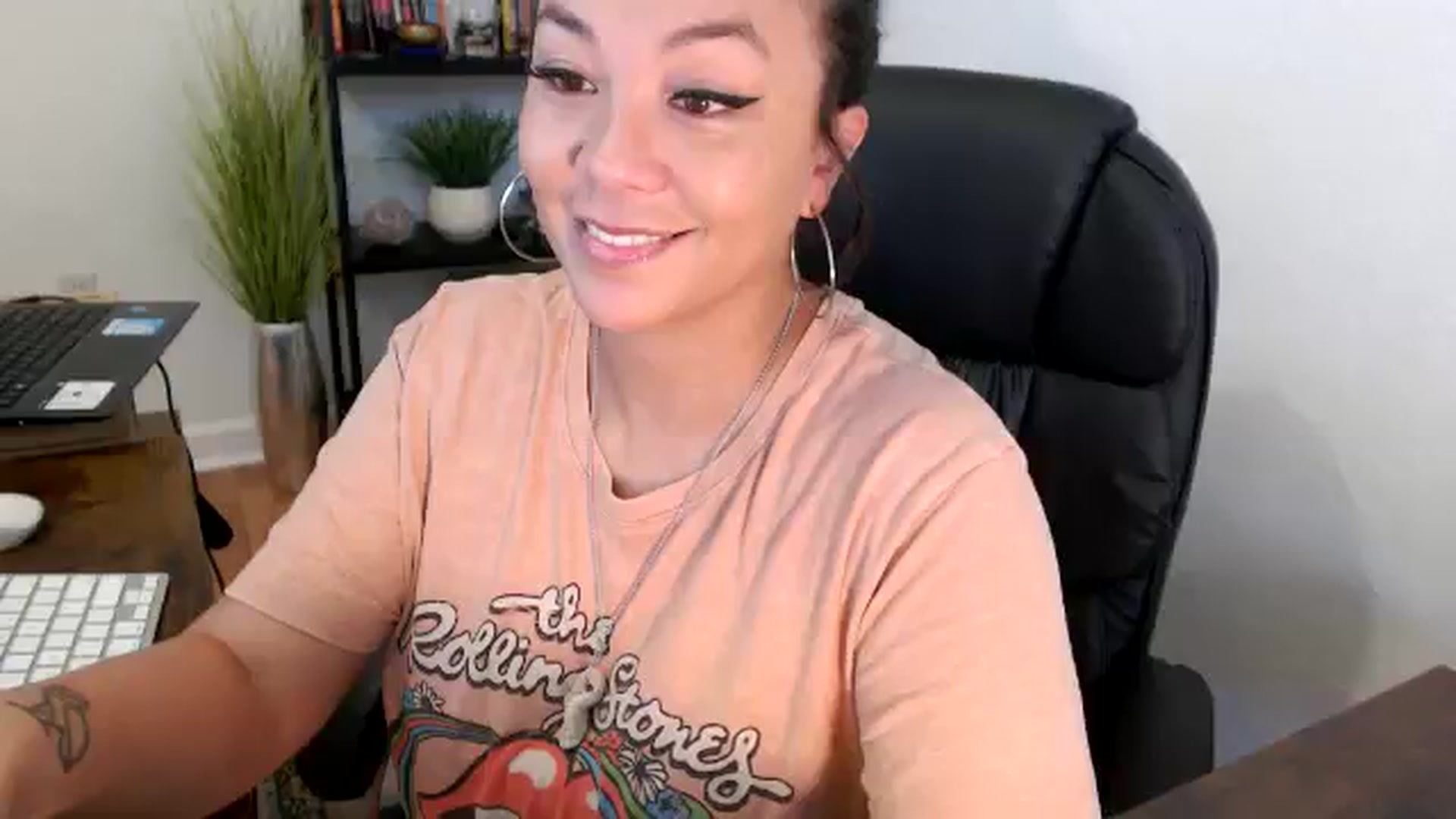 Gallery image thumbnail from MickaylaMinx's myfreecams stream on, 11/19/2024, 15:32 image 19 of 20