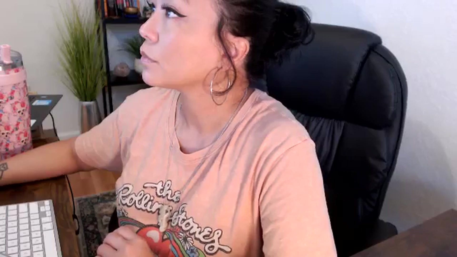 Gallery image thumbnail from MickaylaMinx's myfreecams stream on, 11/19/2024, 15:56 image 10 of 20
