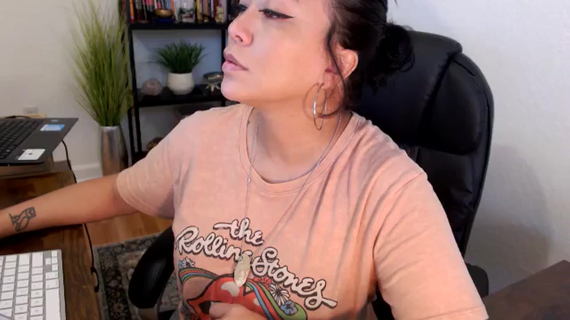 Gallery image thumbnail from MickaylaMinx's myfreecams stream on, 11/19/2024, 15:56 image 1 of 20