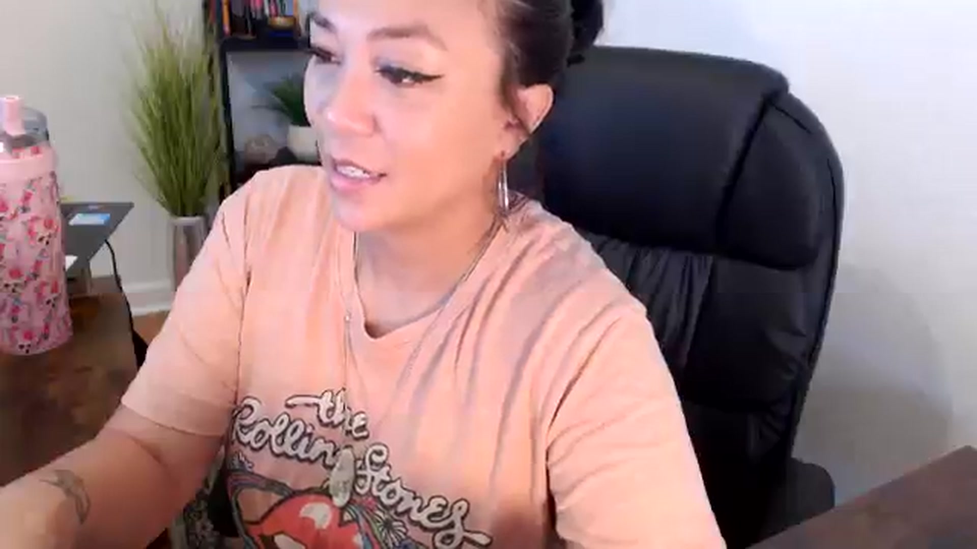 Gallery image thumbnail from MickaylaMinx's myfreecams stream on, 11/19/2024, 15:56 image 17 of 20