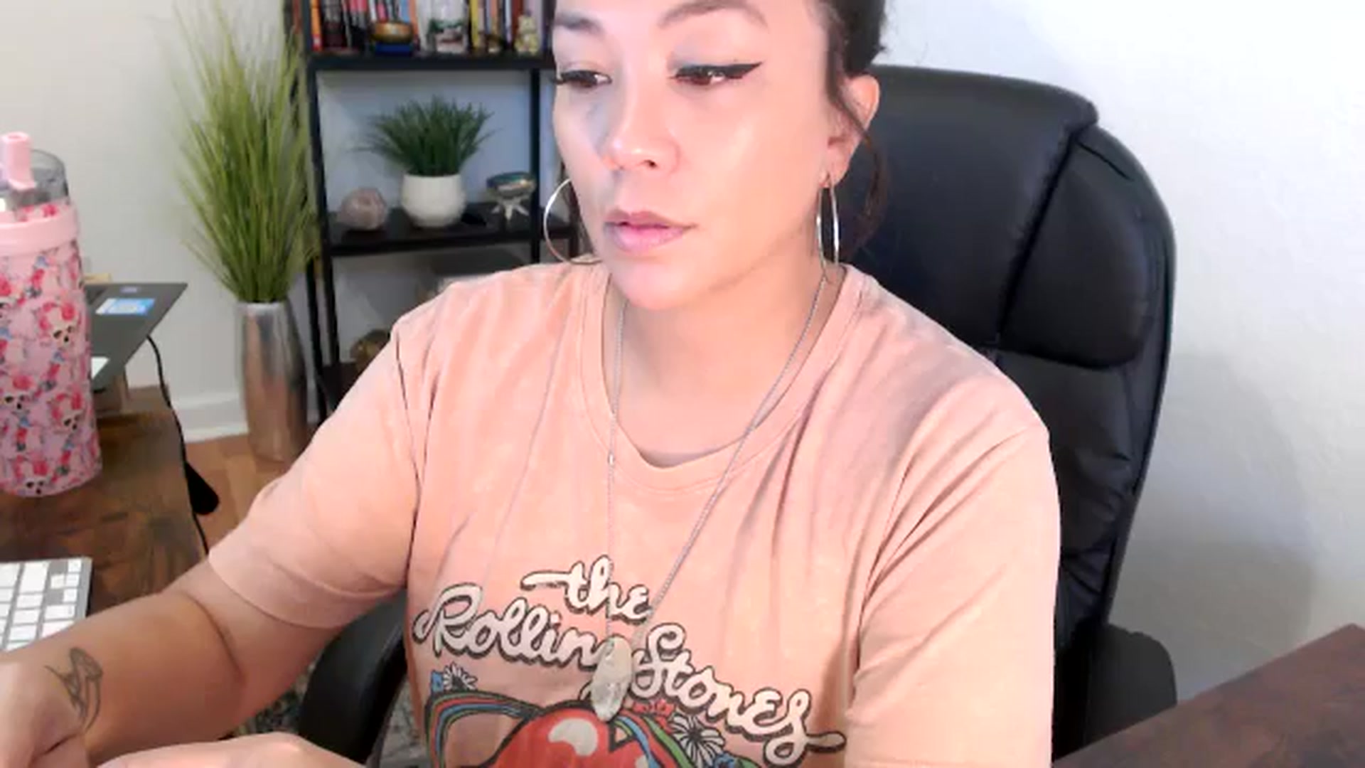 Gallery image thumbnail from MickaylaMinx's myfreecams stream on, 11/19/2024, 15:56 image 8 of 20