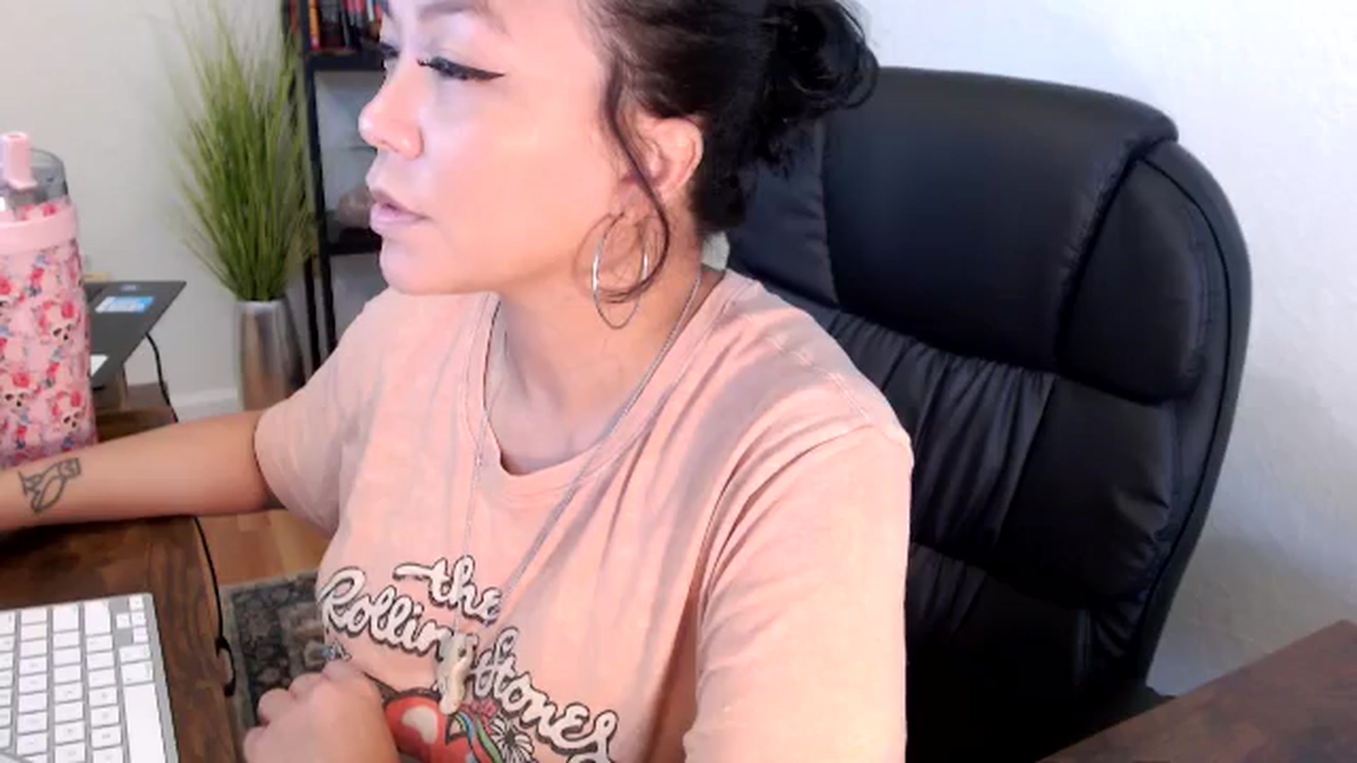 Gallery image thumbnail from MickaylaMinx's myfreecams stream on, 11/19/2024, 15:56 image 12 of 20