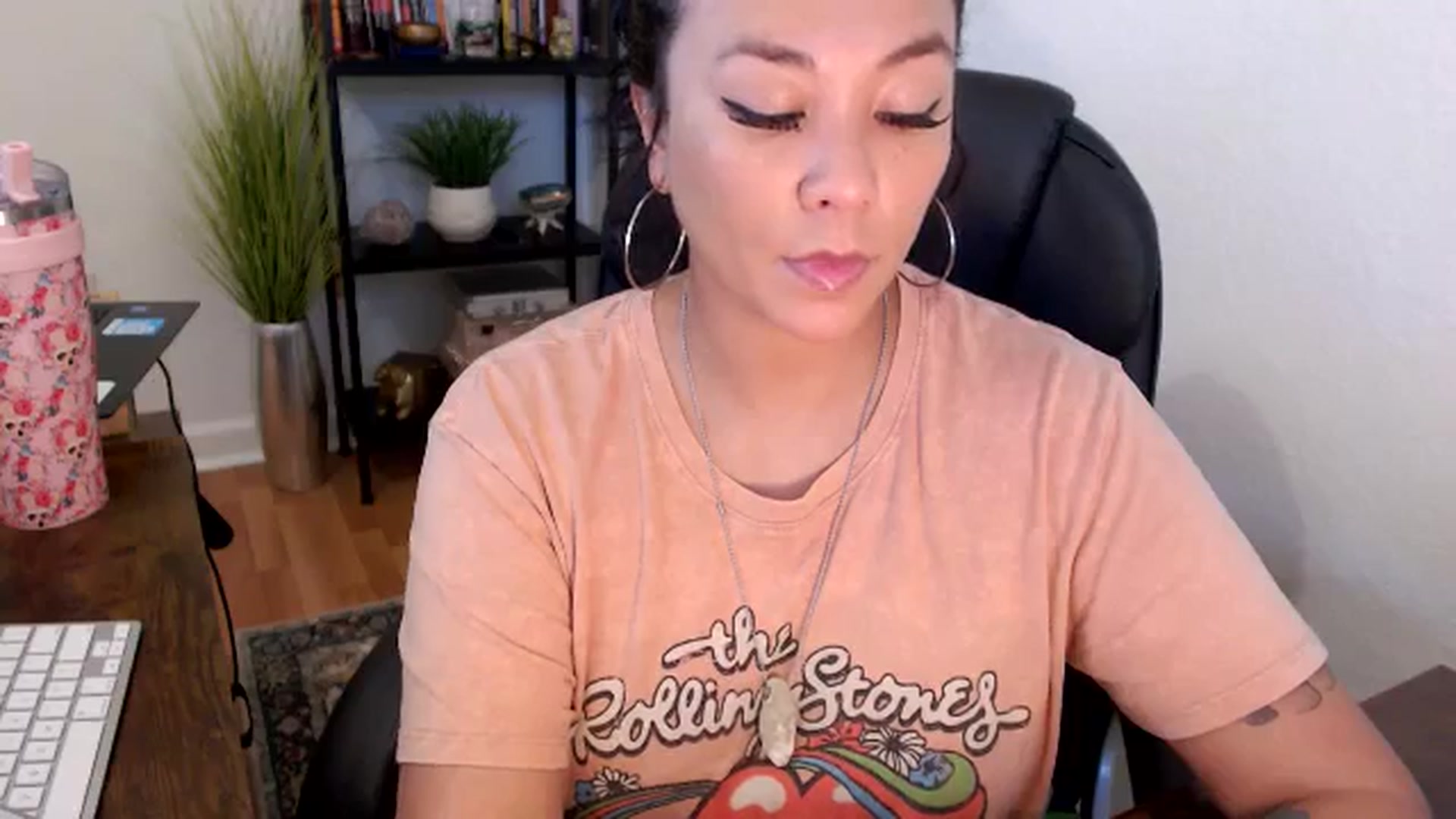 Gallery image thumbnail from MickaylaMinx's myfreecams stream on, 11/19/2024, 15:56 image 16 of 20