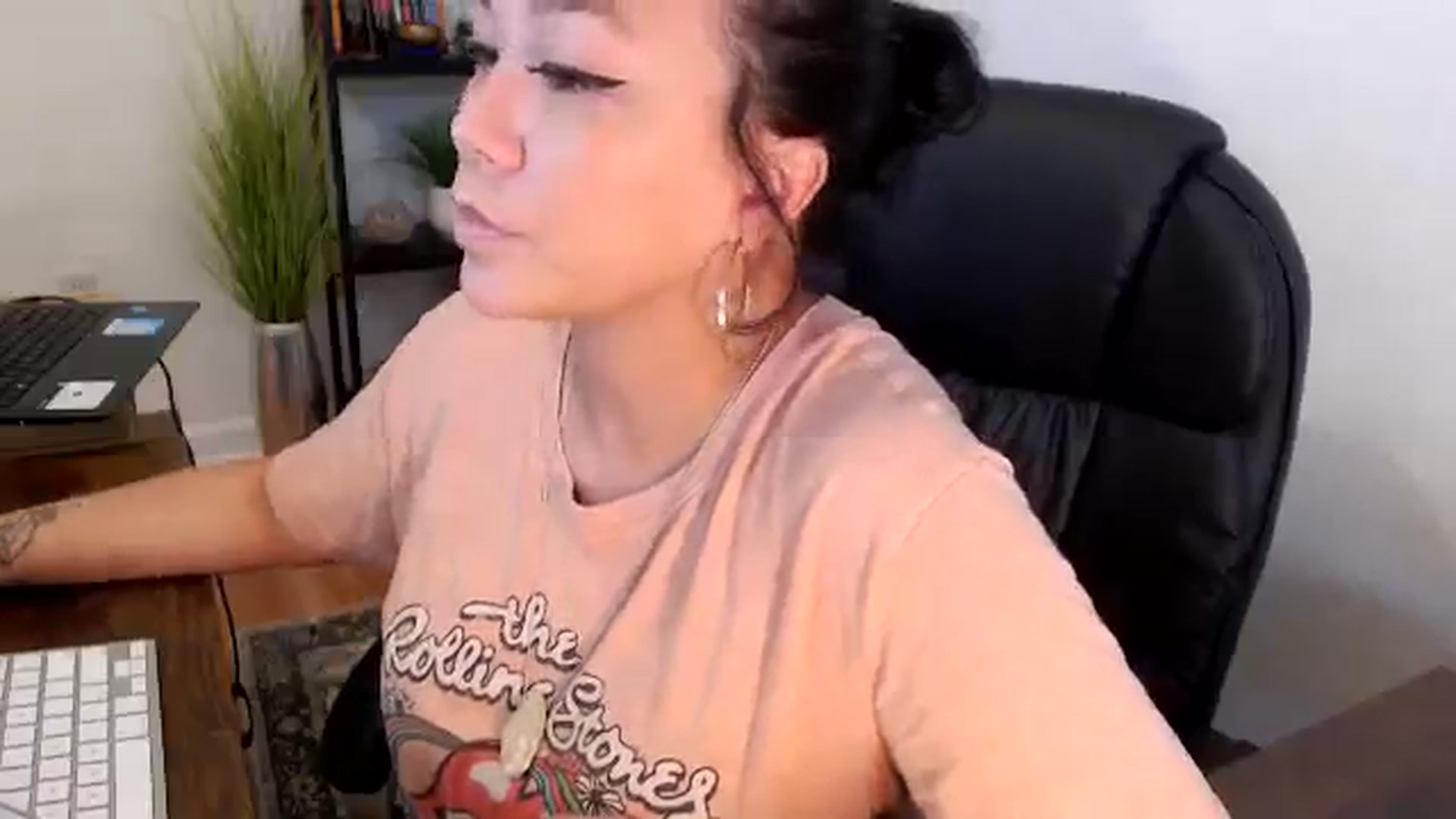 Gallery image thumbnail from MickaylaMinx's myfreecams stream on, 11/19/2024, 15:56 image 2 of 20