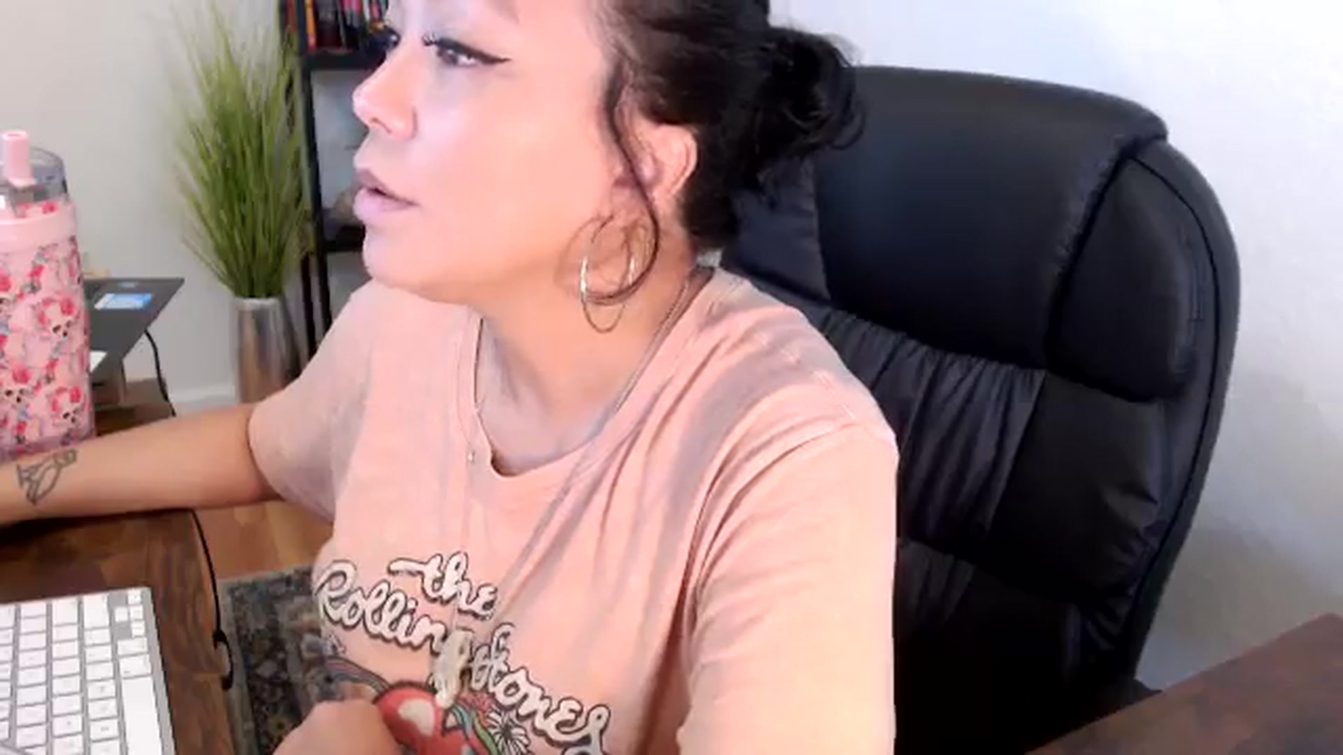 Gallery image thumbnail from MickaylaMinx's myfreecams stream on, 11/19/2024, 15:56 image 13 of 20