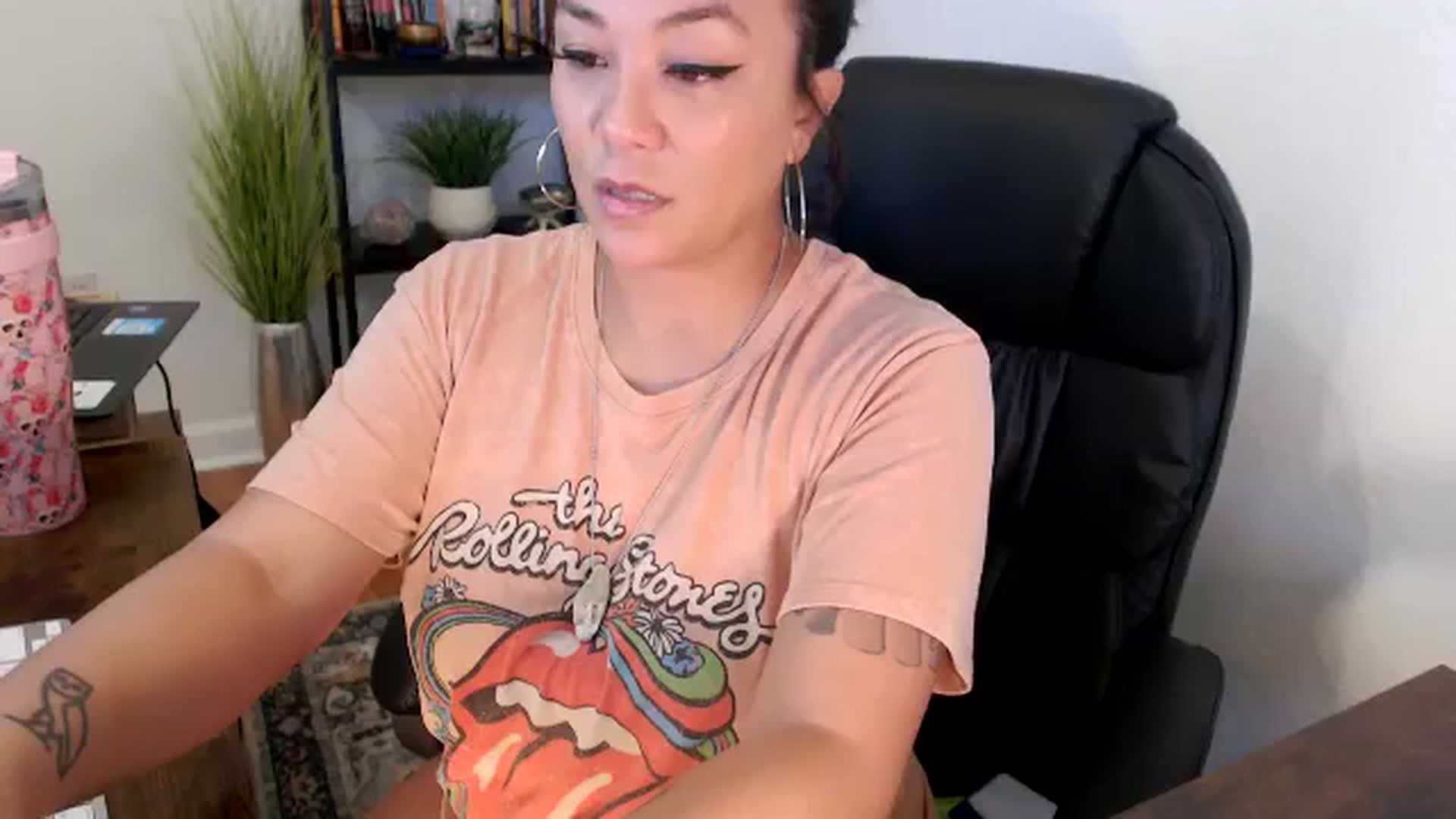 Gallery image thumbnail from MickaylaMinx's myfreecams stream on, 11/19/2024, 16:33 image 1 of 20